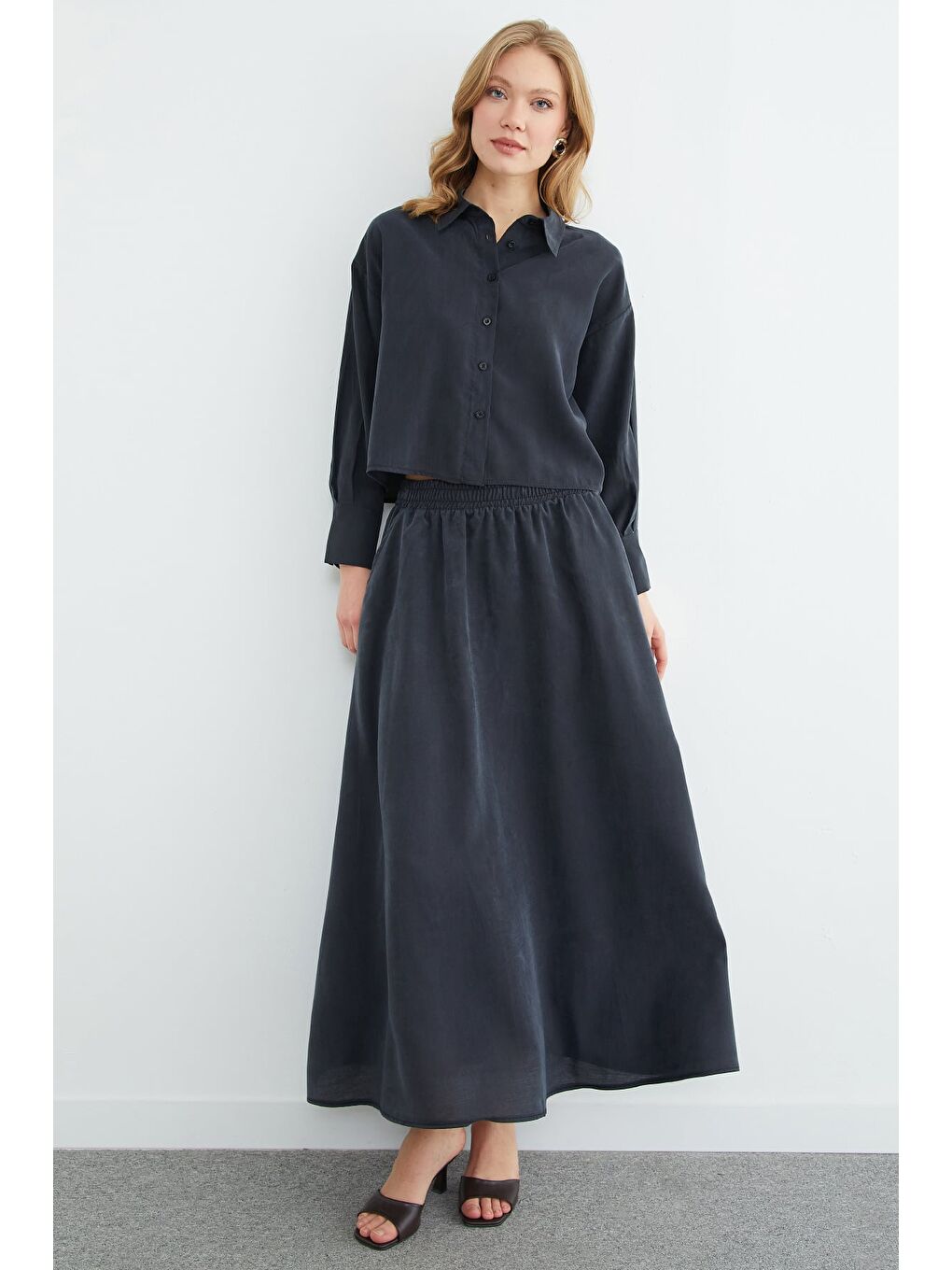 Gri Basic Düğmeli Salaş Crop Gömlek-2