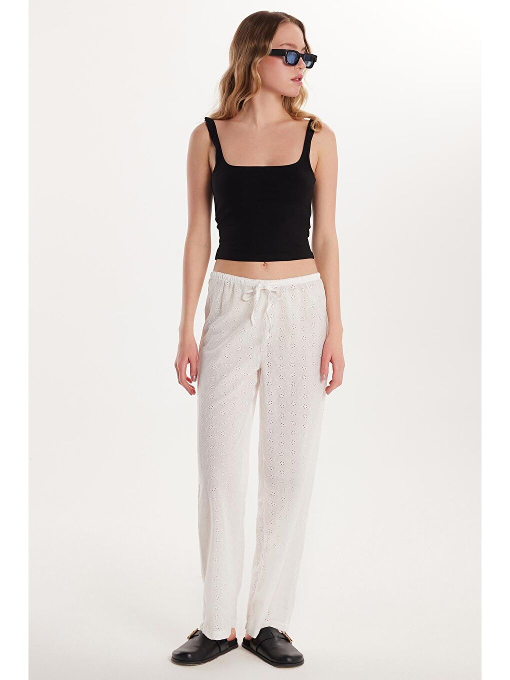 Kadın Regular Fit Rahat Kesim %100 Pamuk Ajurlu Ekru Pantolon-1