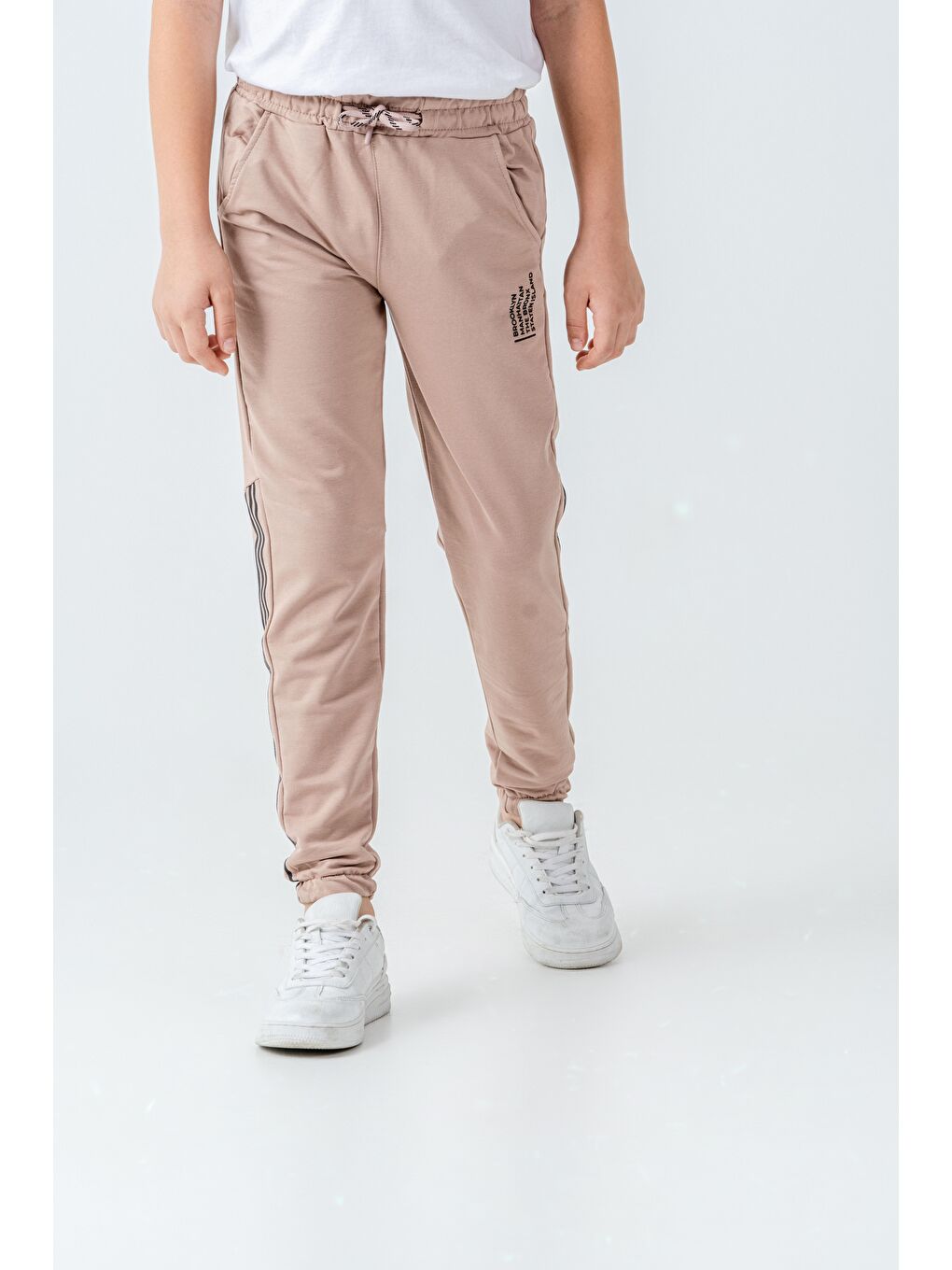 Bej Sağ Sol Yan Şerit Baskılı Sol Cep Alt Baskılı Erkek Çocuk Eşofman Altı-2