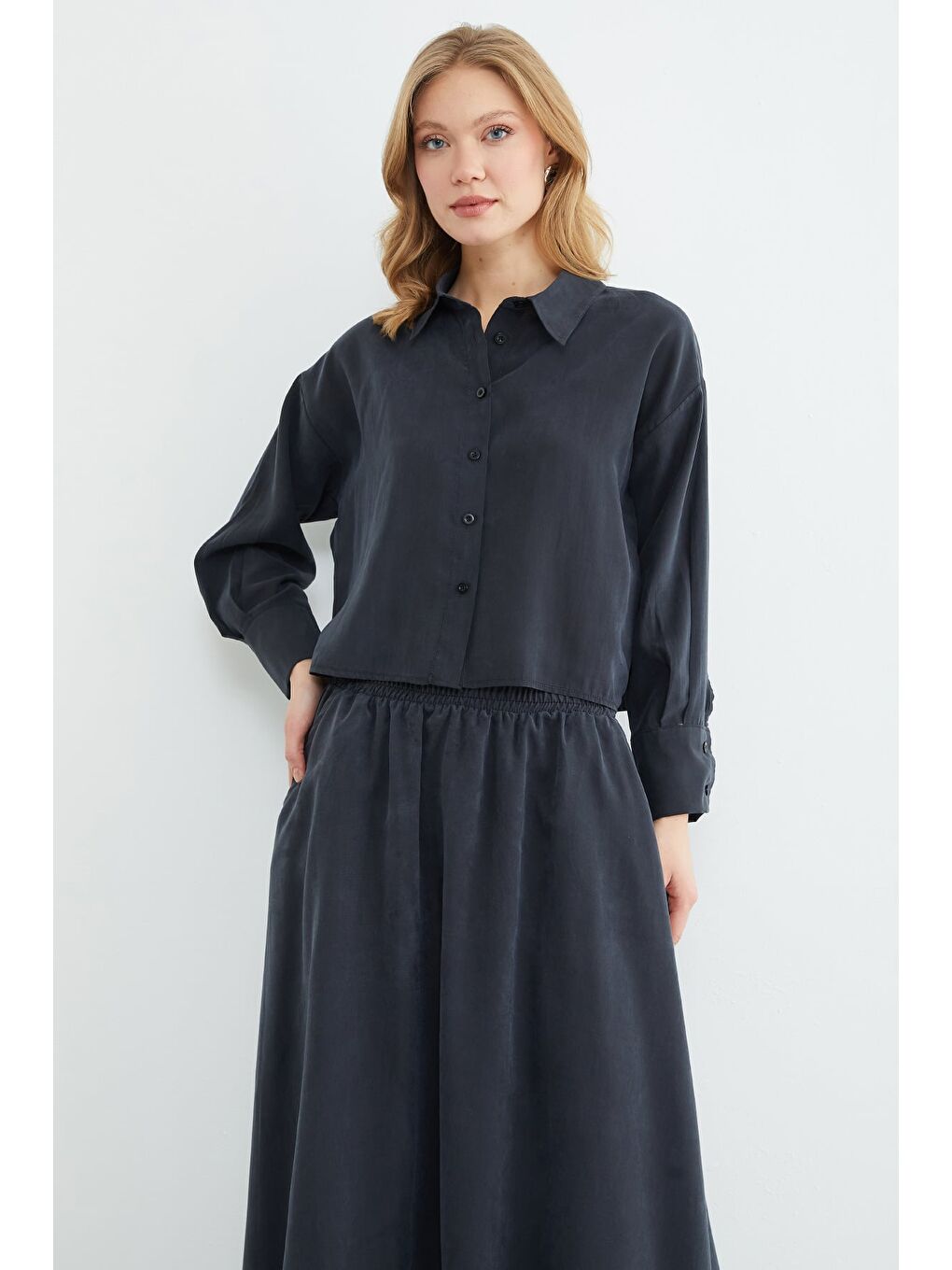 Gri Basic Düğmeli Salaş Crop Gömlek-3