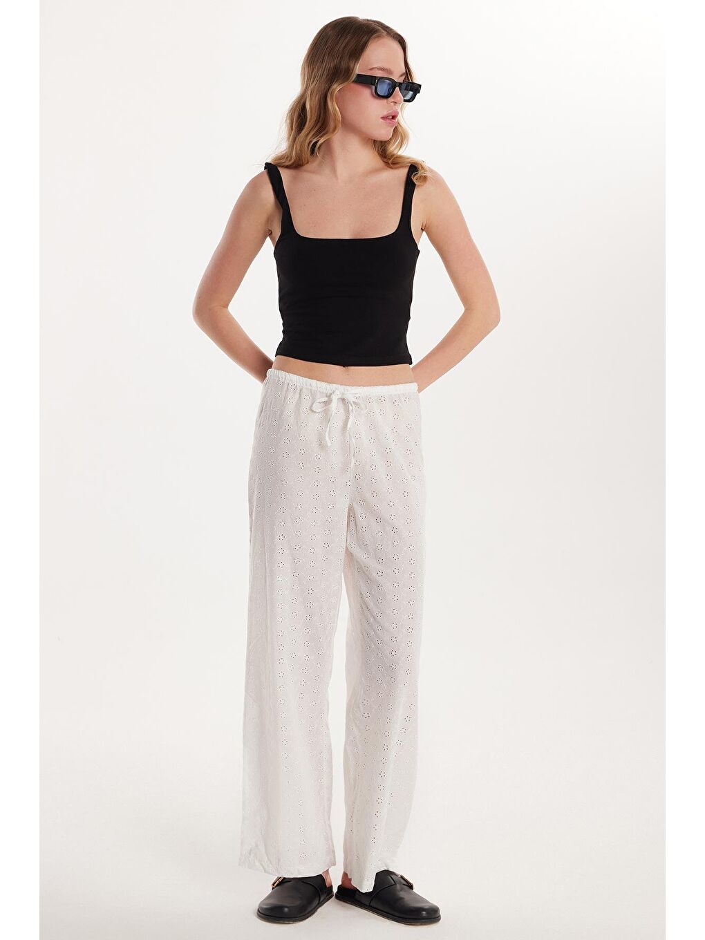 Kadın Regular Fit Rahat Kesim %100 Pamuk Ajurlu Ekru Pantolon-3