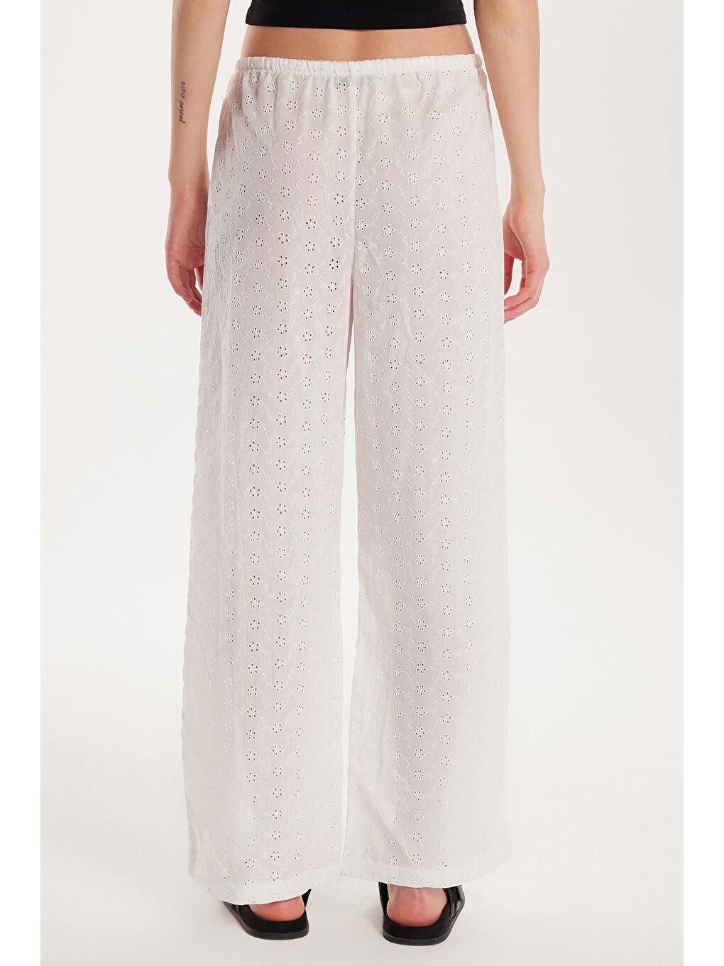 Kadın Regular Fit Rahat Kesim %100 Pamuk Ajurlu Ekru Pantolon-4