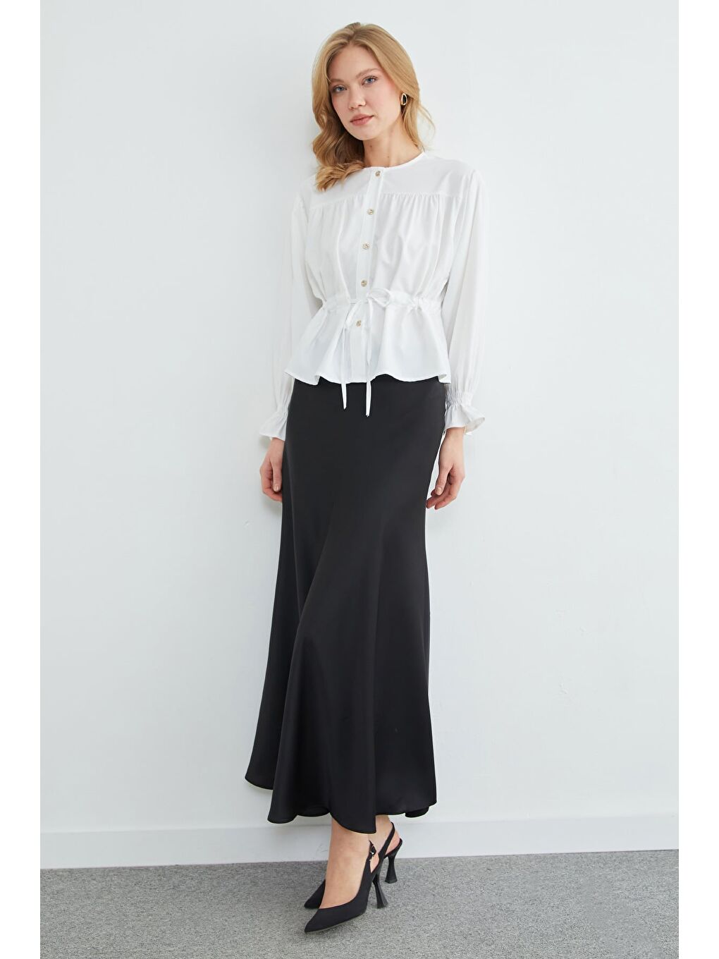 Beyaz Önü Bağlamalı Kolu Gipeli Salaş Gömlek-1