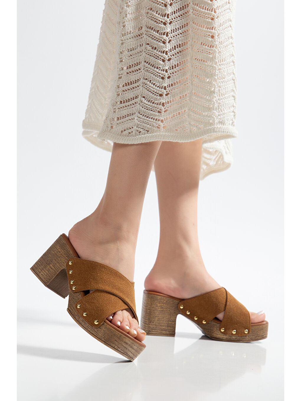 Kahverengi Vanna Kadın Zımba Detaylı Çapraz Dolgu Topuklu Terlik-2