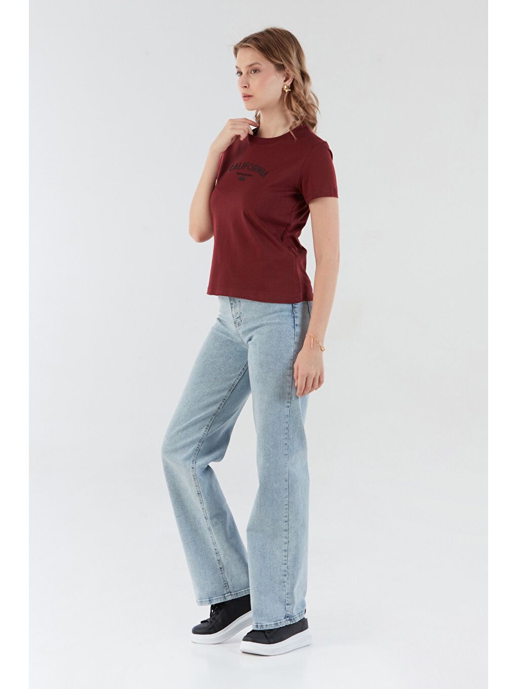 Bordo California Kabartma Baskılı Bisiklet Yaka Tişört-1