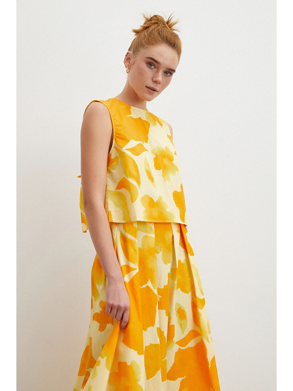 Batik Desen Sıfır Kol Bluz Sarı-1