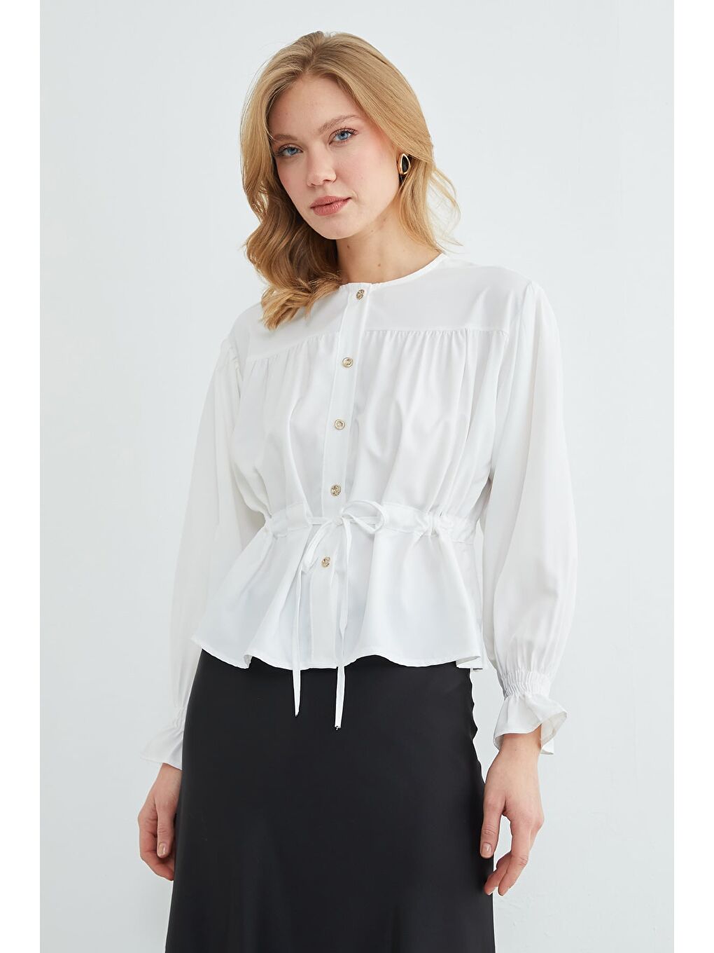 Beyaz Önü Bağlamalı Kolu Gipeli Salaş Gömlek-3