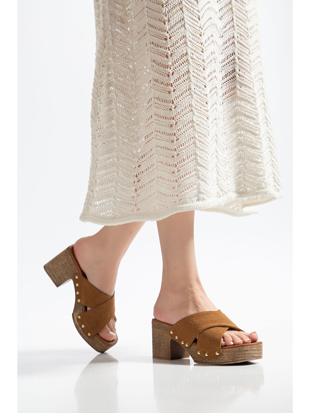 Kahverengi Vanna Kadın Zımba Detaylı Çapraz Dolgu Topuklu Terlik-3