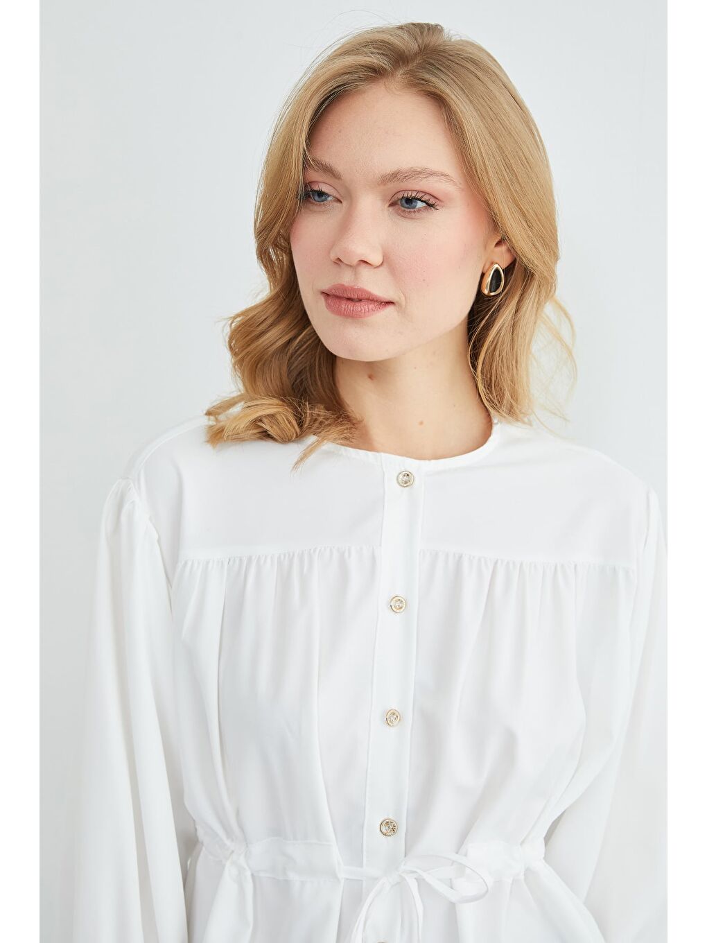 Beyaz Önü Bağlamalı Kolu Gipeli Salaş Gömlek-4