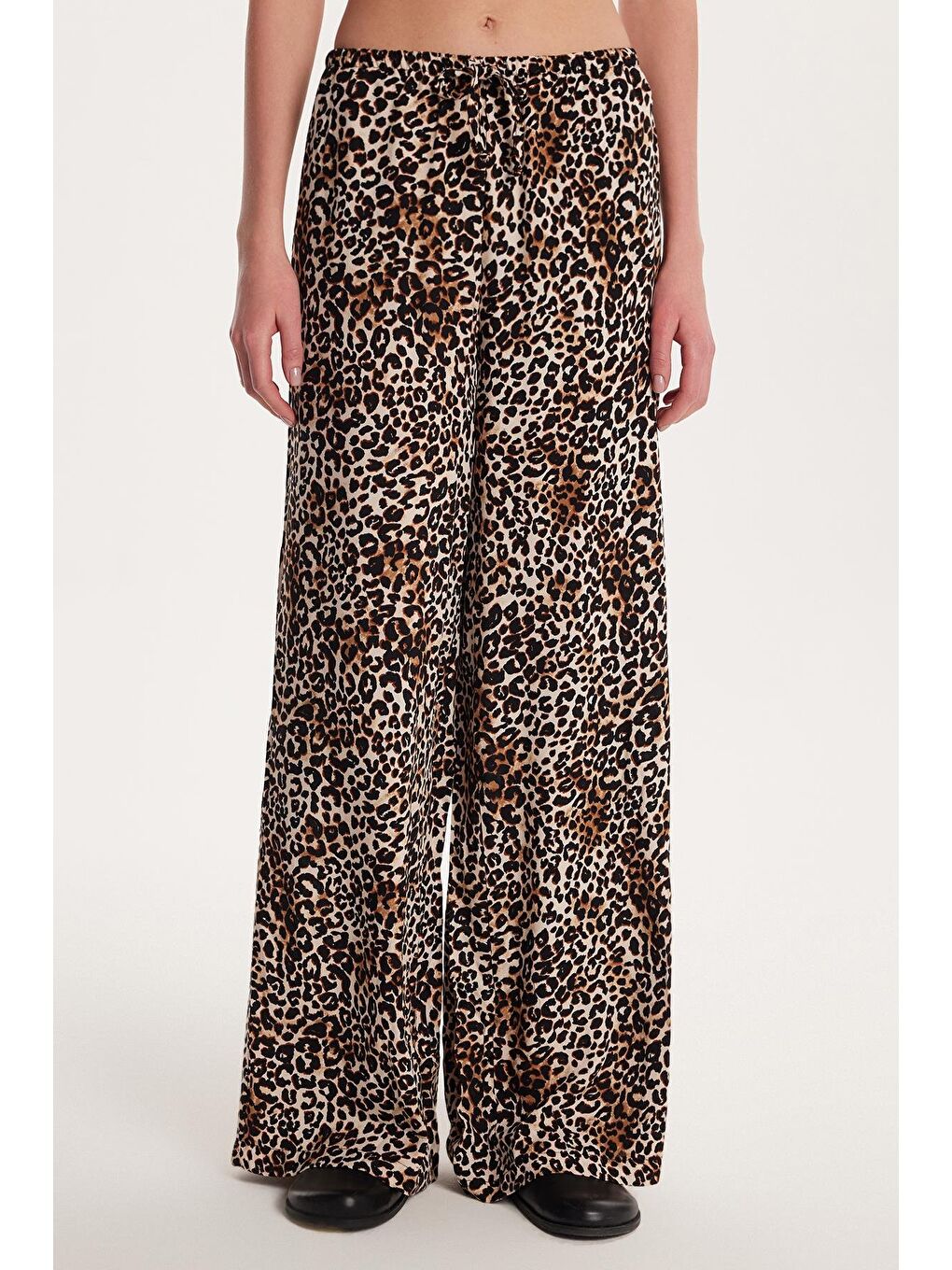 Karışık Kadın Slim Fit Dar Kesim Beli Lastikli Bağlamalı Leopar Desenli Pantolon