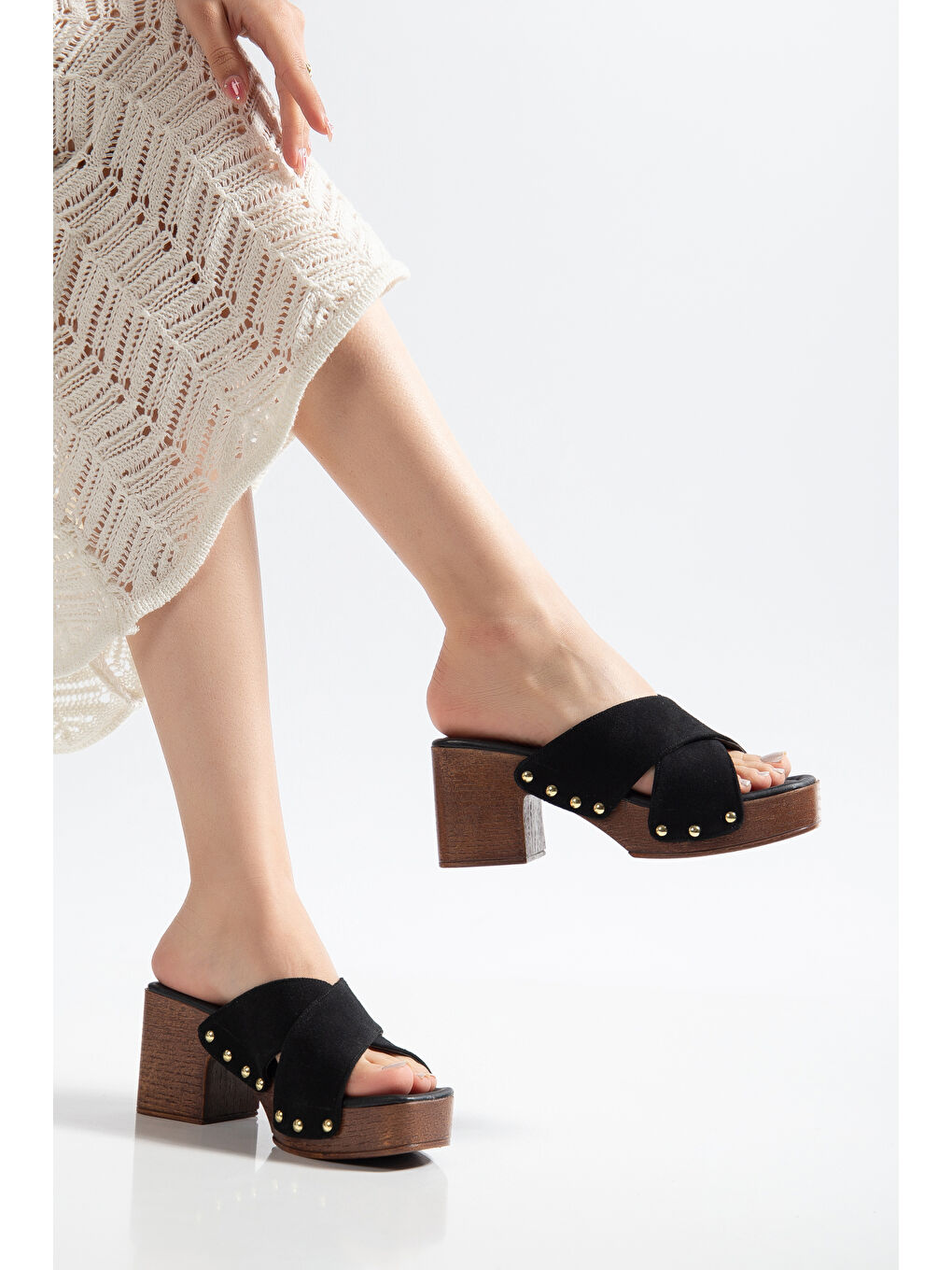 Siyah Vanna Kadın Zımba Detaylı Çapraz Dolgu Topuklu Terlik-1