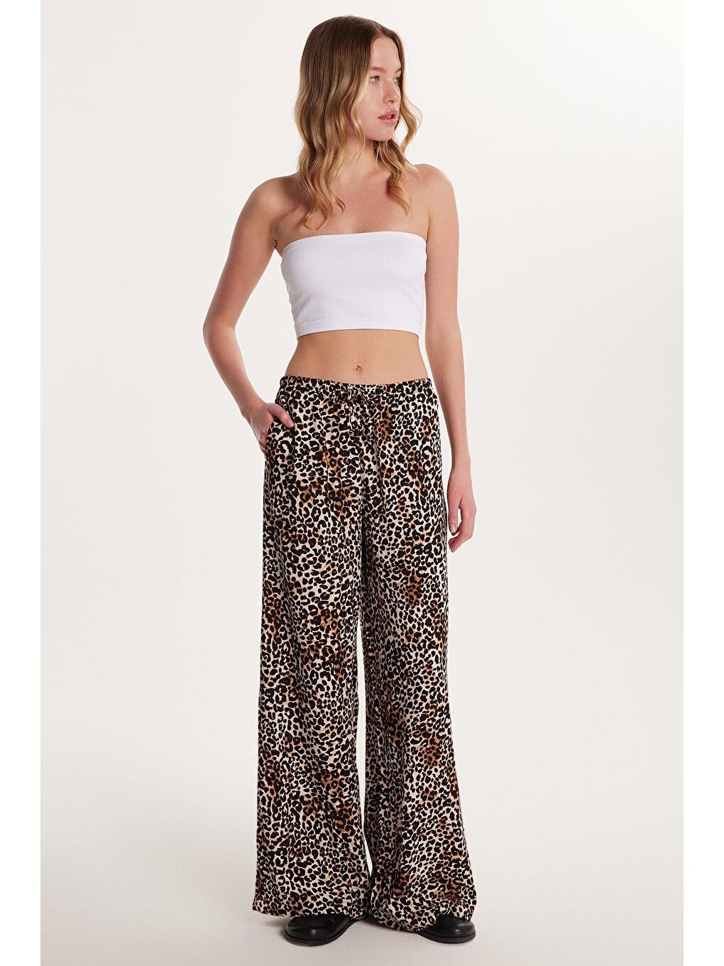 Karışık Kadın Slim Fit Dar Kesim Beli Lastikli Bağlamalı Leopar Desenli Pantolon-3
