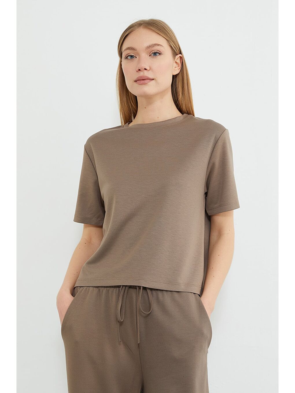 Bej Basic Bisiklet Yaka Modal Tişört-1