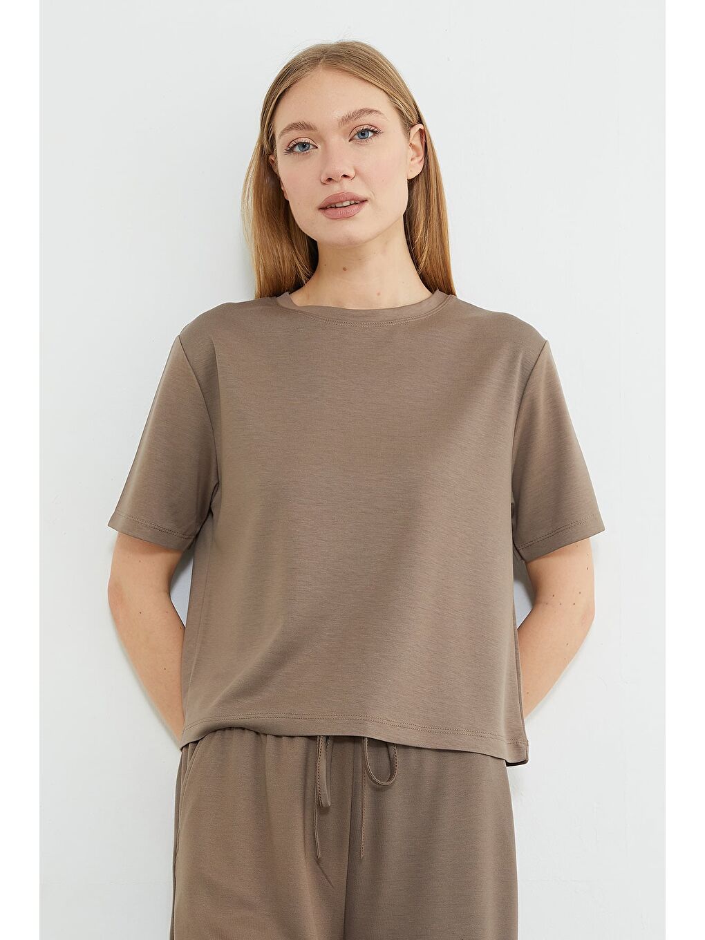 Bej Basic Bisiklet Yaka Modal Tişört-2