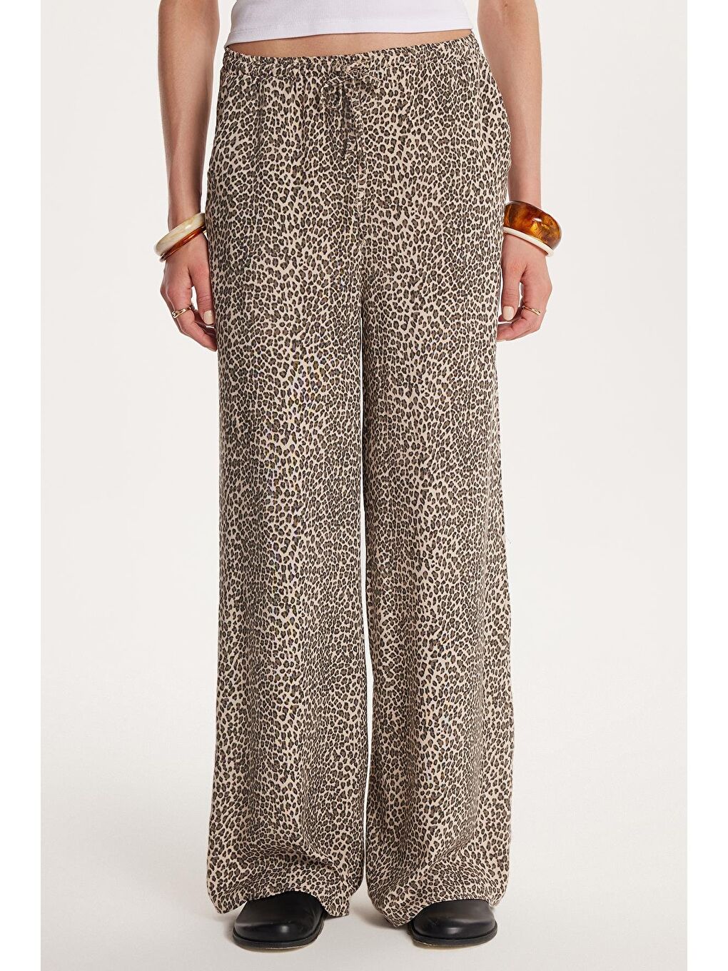 Bej Kadın Relax Fit Rahat Kesim Beli Lastikli Bağcıklı Baskılı Viskon Pantolon