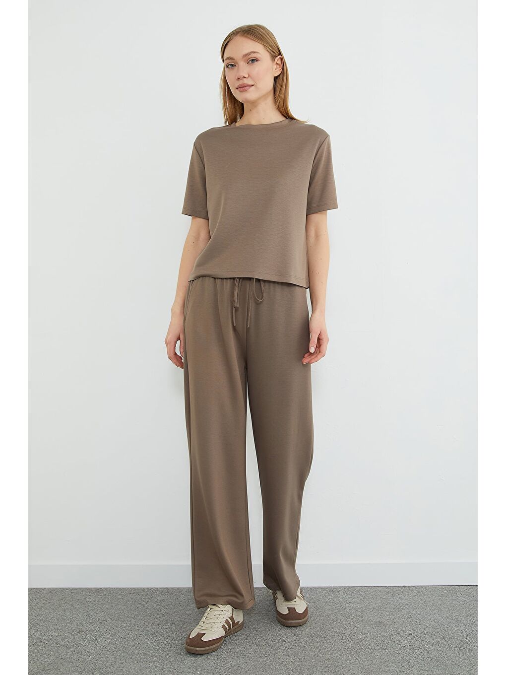 Bej Basic Bisiklet Yaka Modal Tişört-3