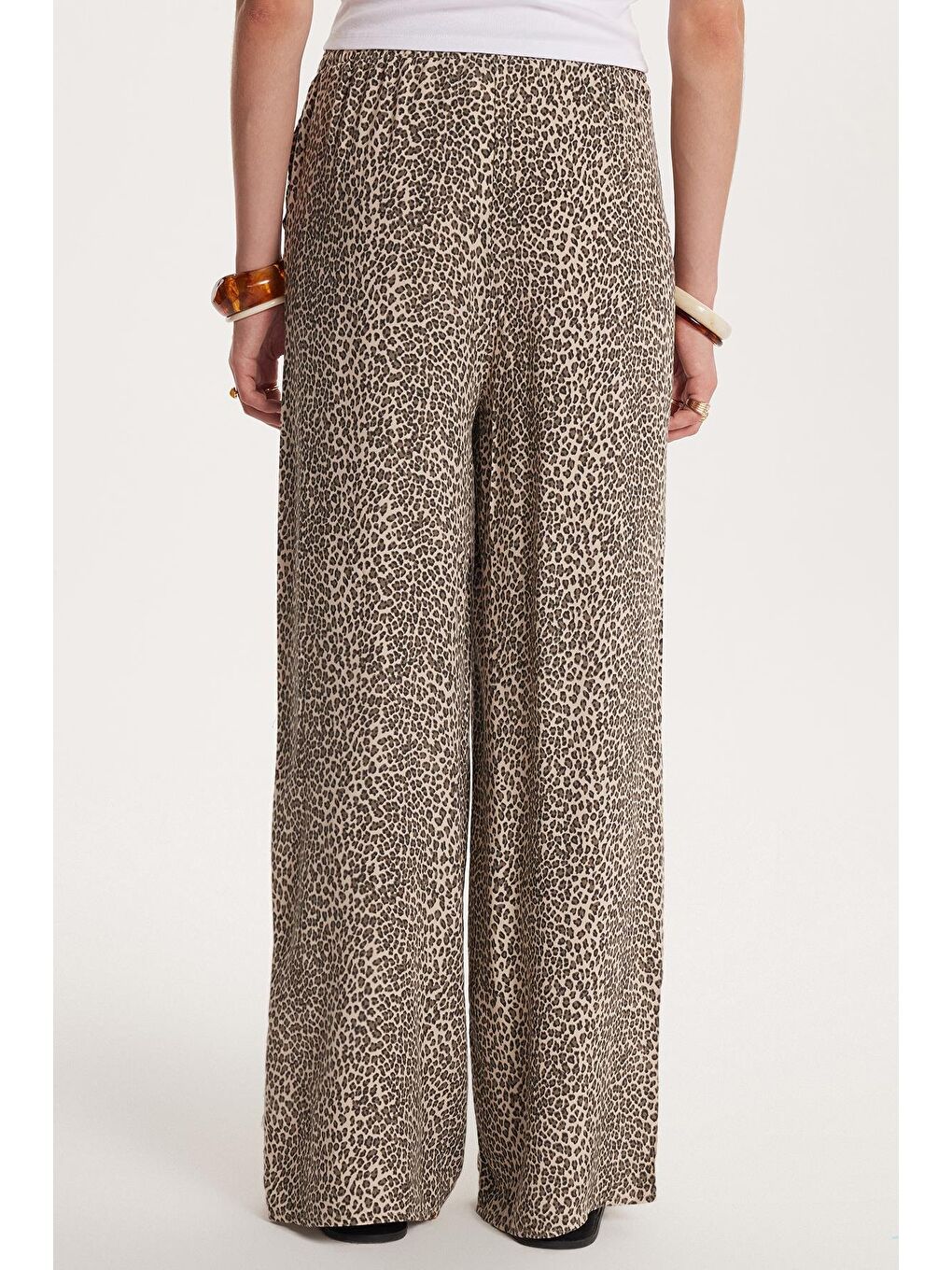 Bej Kadın Relax Fit Rahat Kesim Beli Lastikli Bağcıklı Baskılı Viskon Pantolon-4