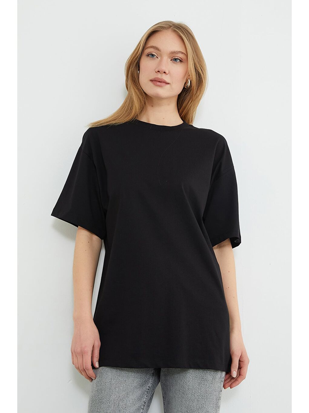 Siyah Basic Bisiklet Yaka Oversize Tişört-1