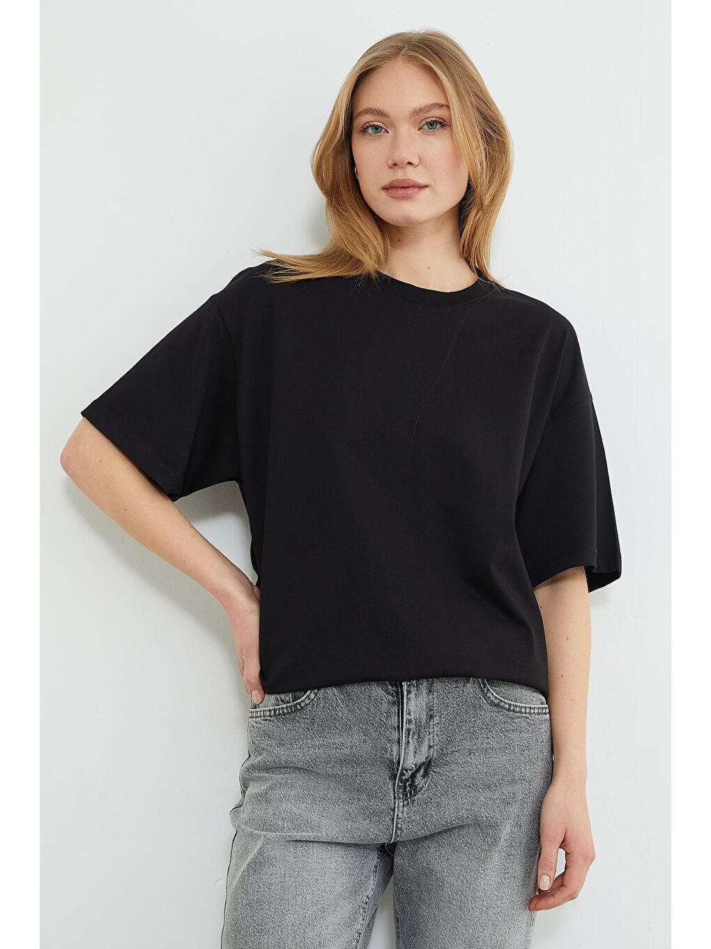 Siyah Basic Bisiklet Yaka Oversize Tişört-3