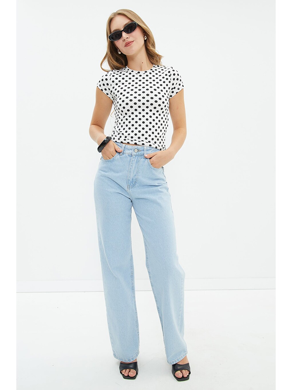 Ekru Puantiyeli Bisiklet Yaka Slim Fit Tişört-3
