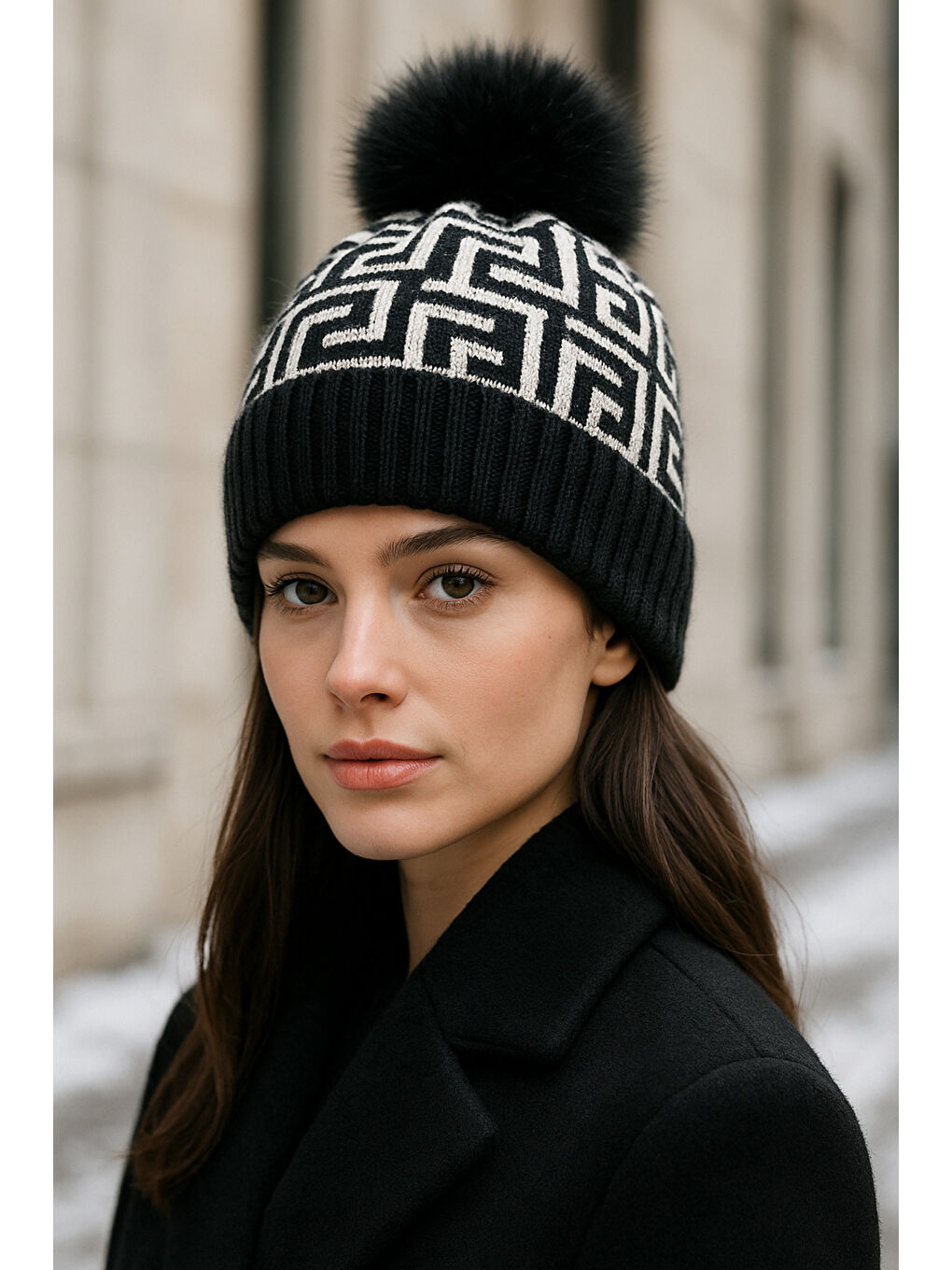 Kadın Siyah Deseneli Ponponlu Yünlü Bere BERE1144-1