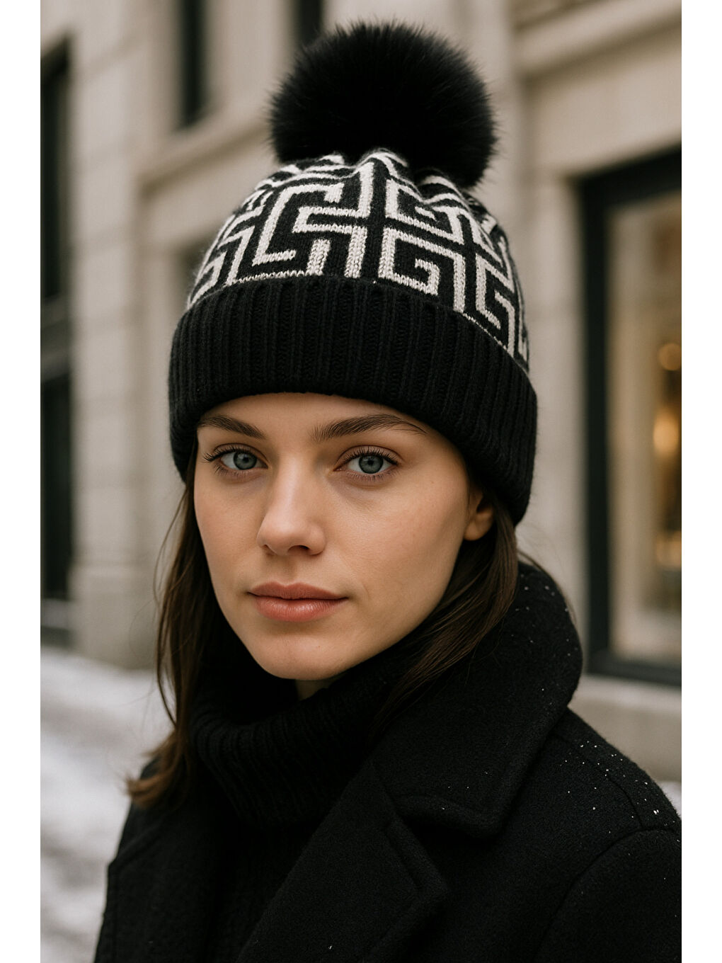 Kadın Siyah Deseneli Ponponlu Yünlü Bere BERE1144-2