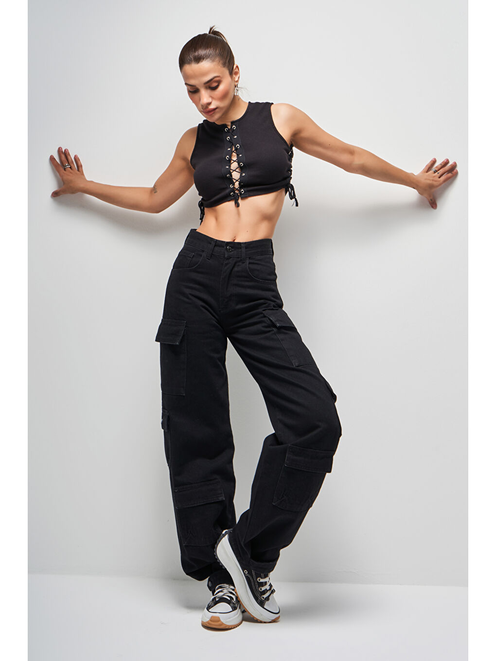 Kadın Siyah Renk 1s5-1 Jogger Fit Kargo Cep Paçası Çıtçıtlı %100 Pamuk Denim Jean-1