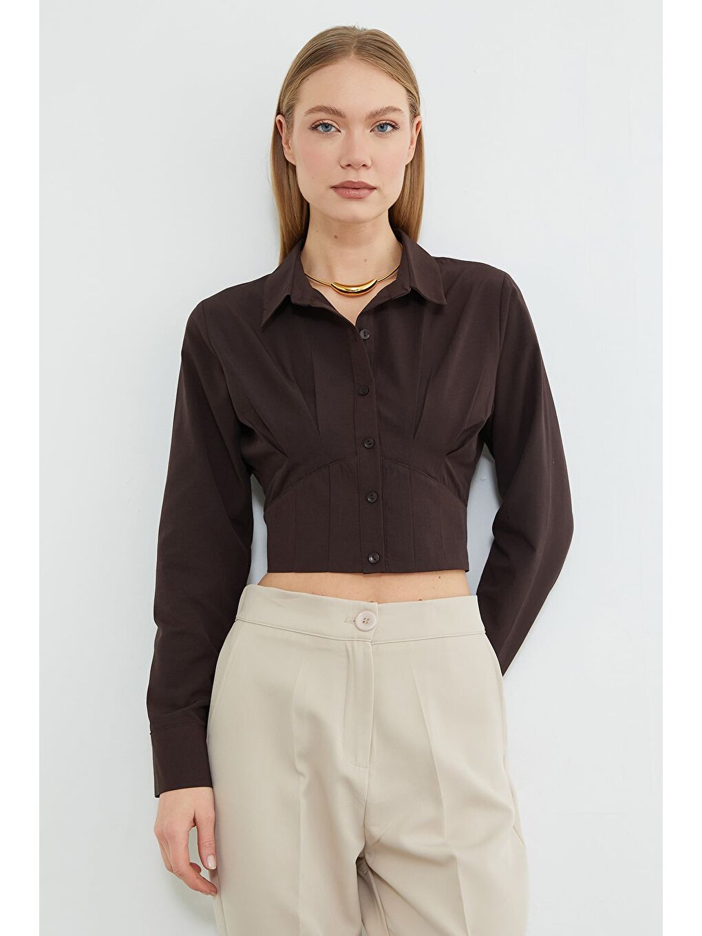Kahverengi Basic Korse Detaylı Crop Gömlek-1