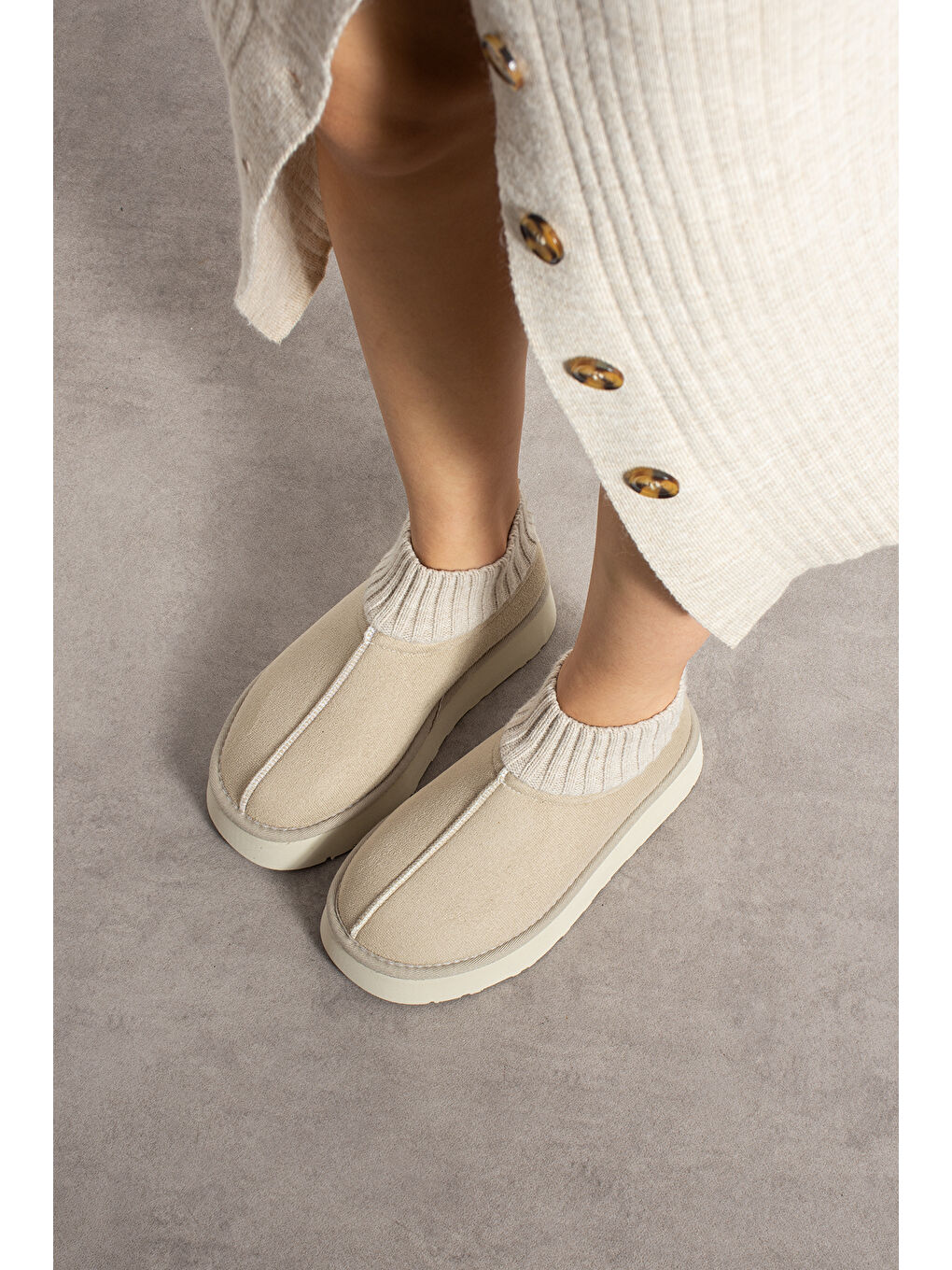 Bej Kadın Triko Boğazlı Kalın Taban Süet İçi Kürklü Günlük Bot-1