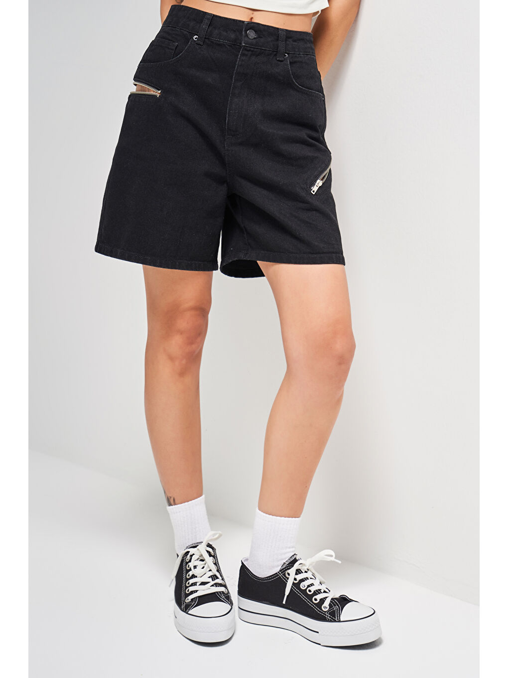 Kadın Siyah Renk 1s5 1 Mom Fit Midi Boy Fermuar Detaylı  100 Pamuk Tasarım Denim şort-2