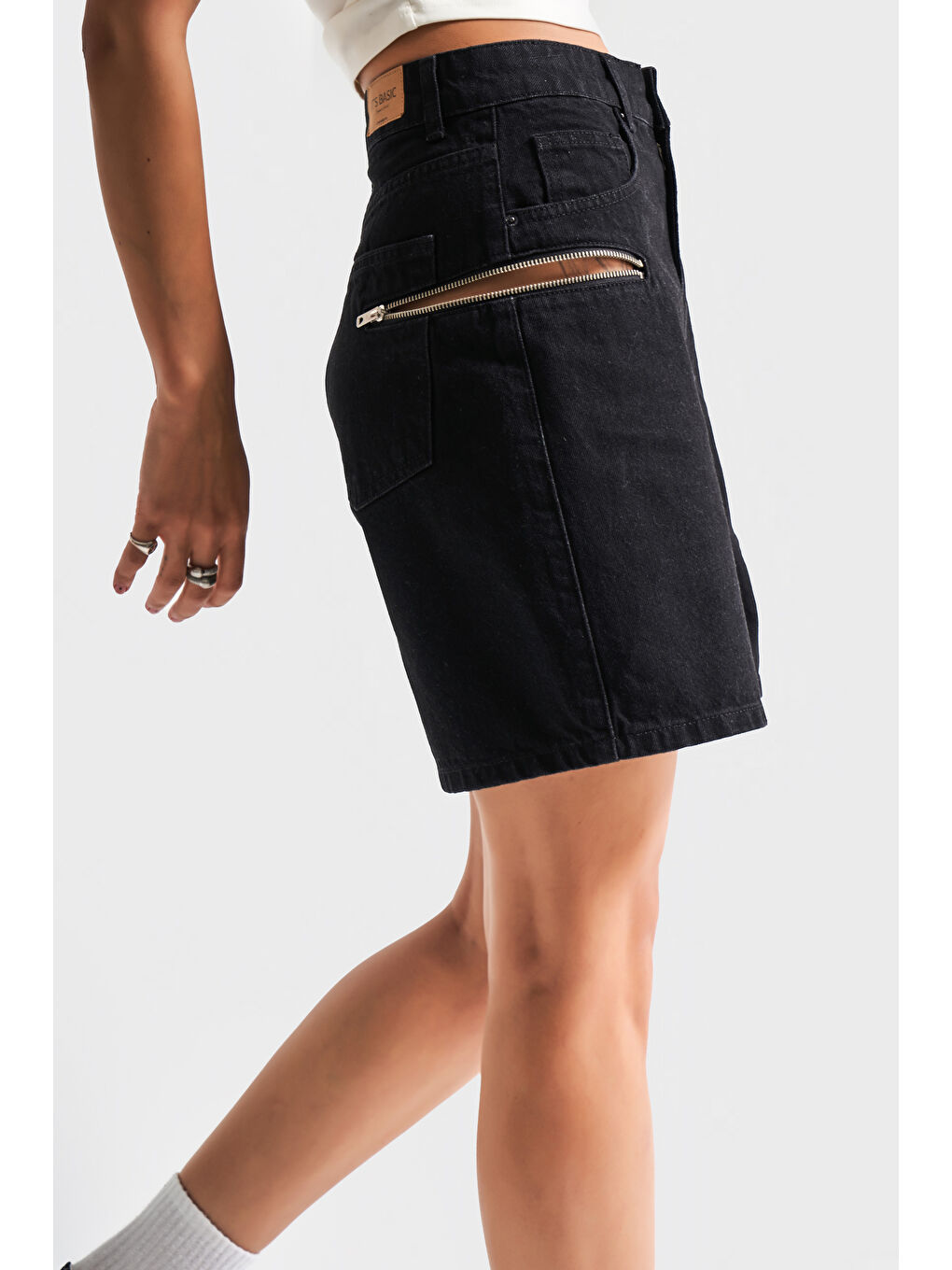 Kadın Siyah Renk 1s5 1 Mom Fit Midi Boy Fermuar Detaylı  100 Pamuk Tasarım Denim şort-3