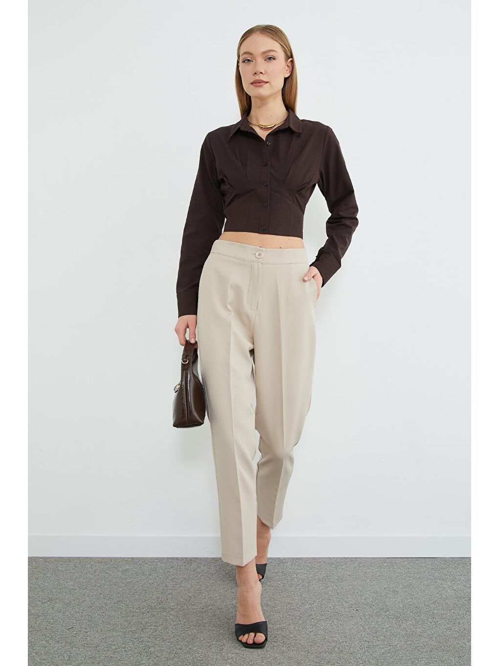 Kahverengi Basic Korse Detaylı Crop Gömlek-3