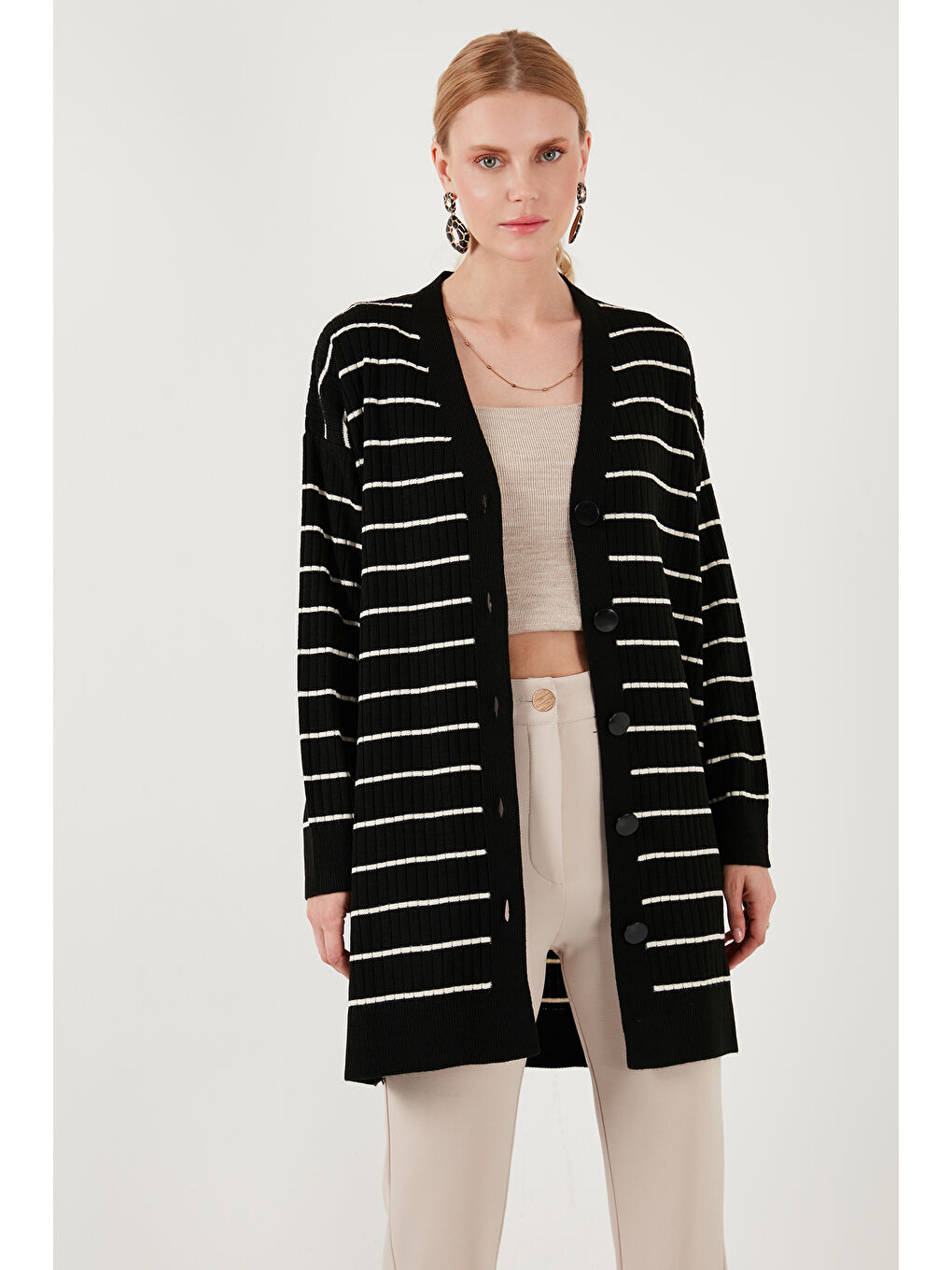 Ekru V Yaka Düğmeli Triko Kadın Hırka 4616137-1