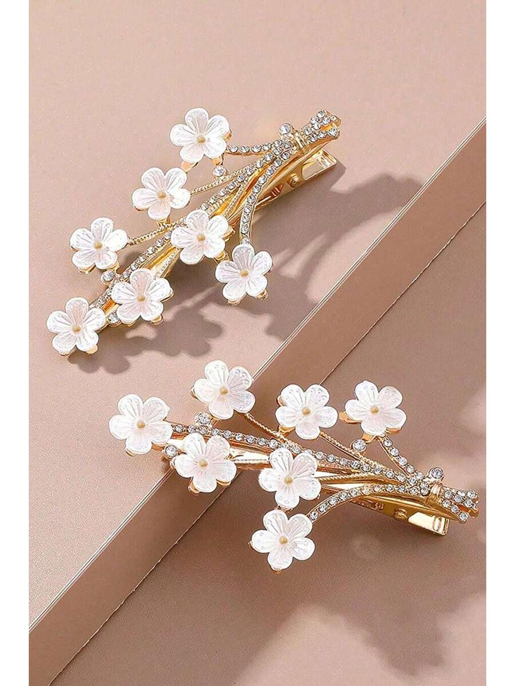 Beyaz Mineli Çiçek Model Yan Saç Tokası 2 Adet