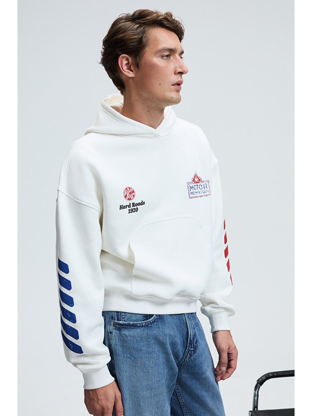 Erkek Kapüşonlu Kanguru Cepli Kolları Ve Sırtı Baskılı Relaxed Fit Beyaz Sweatshirt-4