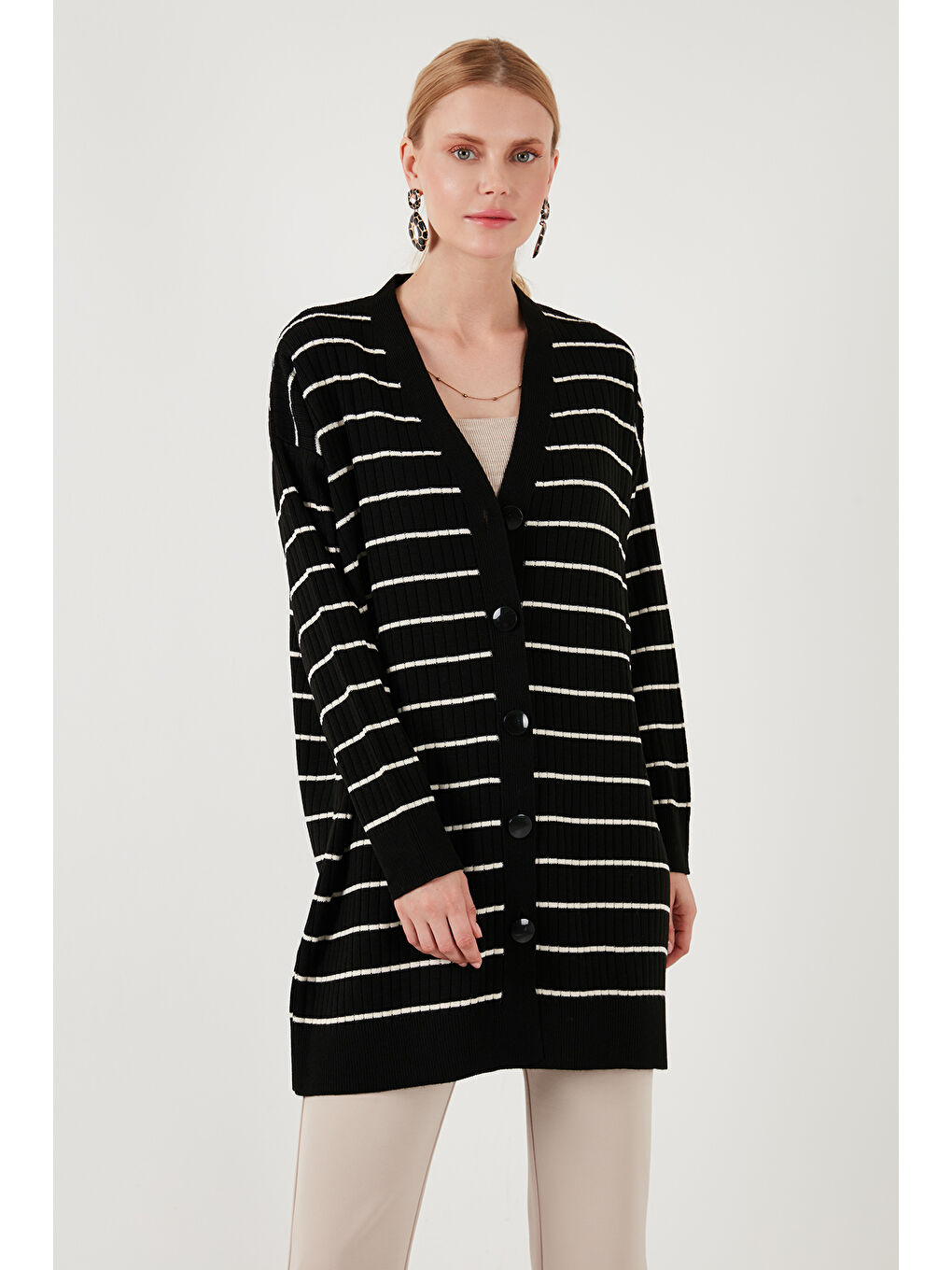 Ekru V Yaka Düğmeli Triko Kadın Hırka 4616137-4