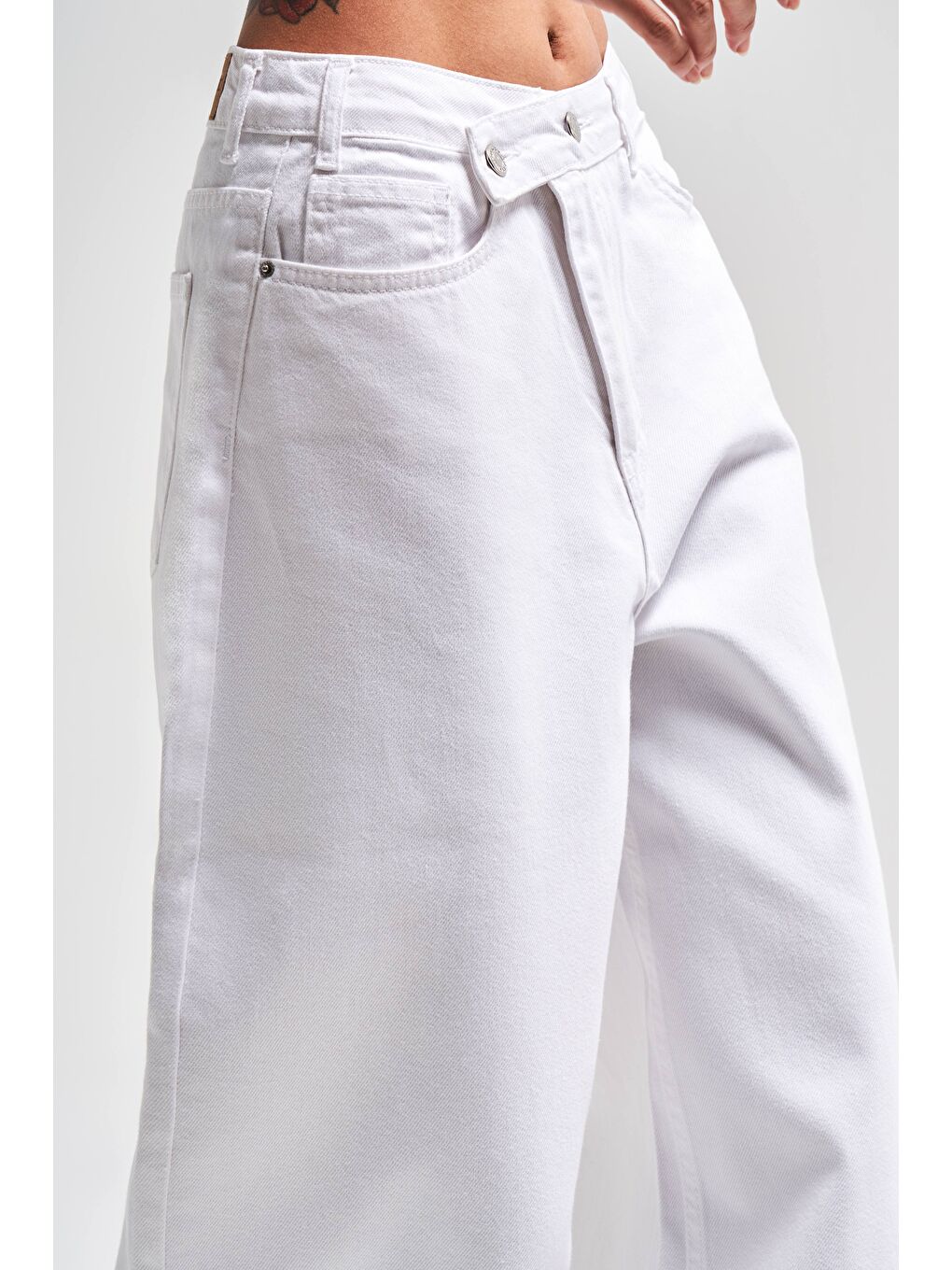 Kadın Beyaz Renk 5s5 2 Mega Baggy Fit Bol Kesim  100 Pamuk Kemer Detaylı Denim Jean-4