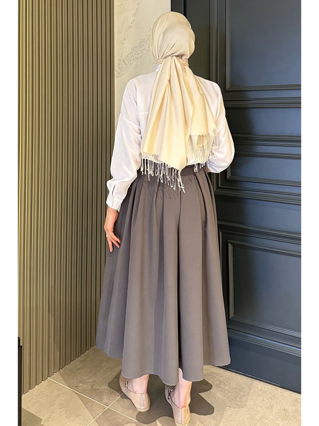Gri Kadın Yan Fermuarlı Pileli Tesettür Etek-7