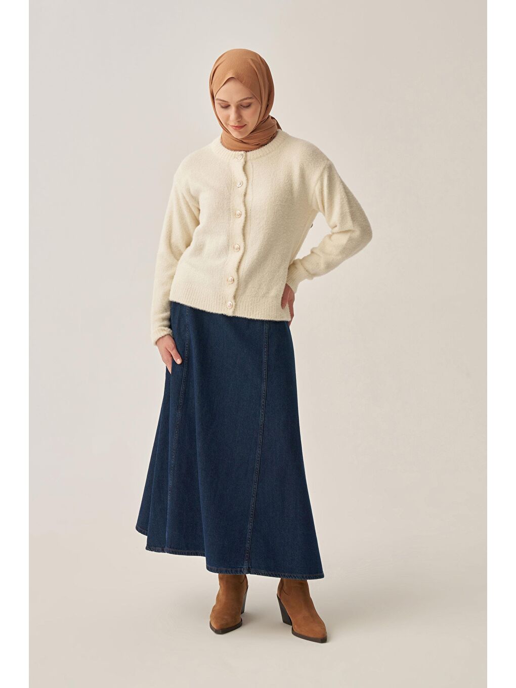 Ekru-Yumuşak Dokulu Dügmeli Hırka-2