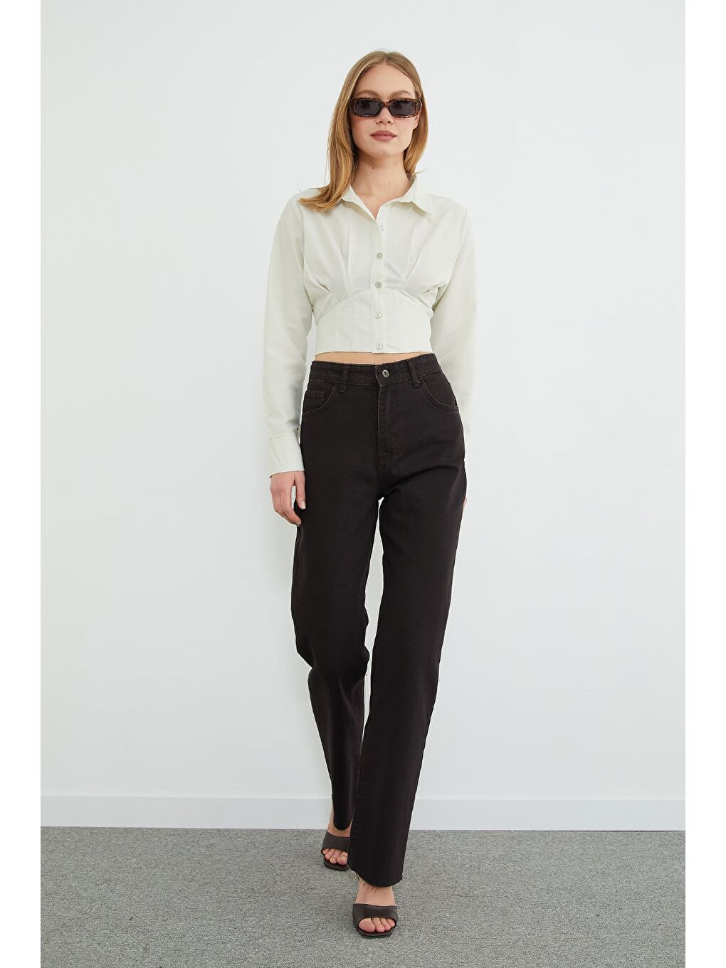 Kahverengi Fermuarlı Kesik Paça Jean-4