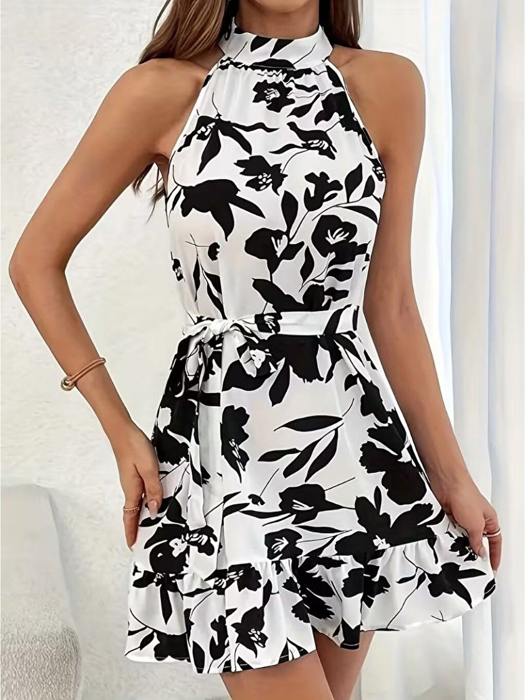 Beyaz Kadın Omuzlardan Açık Balıkçı Yakalı Kuşaklı Desenli Kısa Süprem Elbise