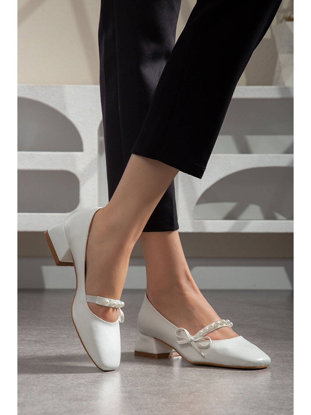 Beyaz D00104 Günlük Ortopedik Klasik Topuklu Kadın Ayakkabı-2