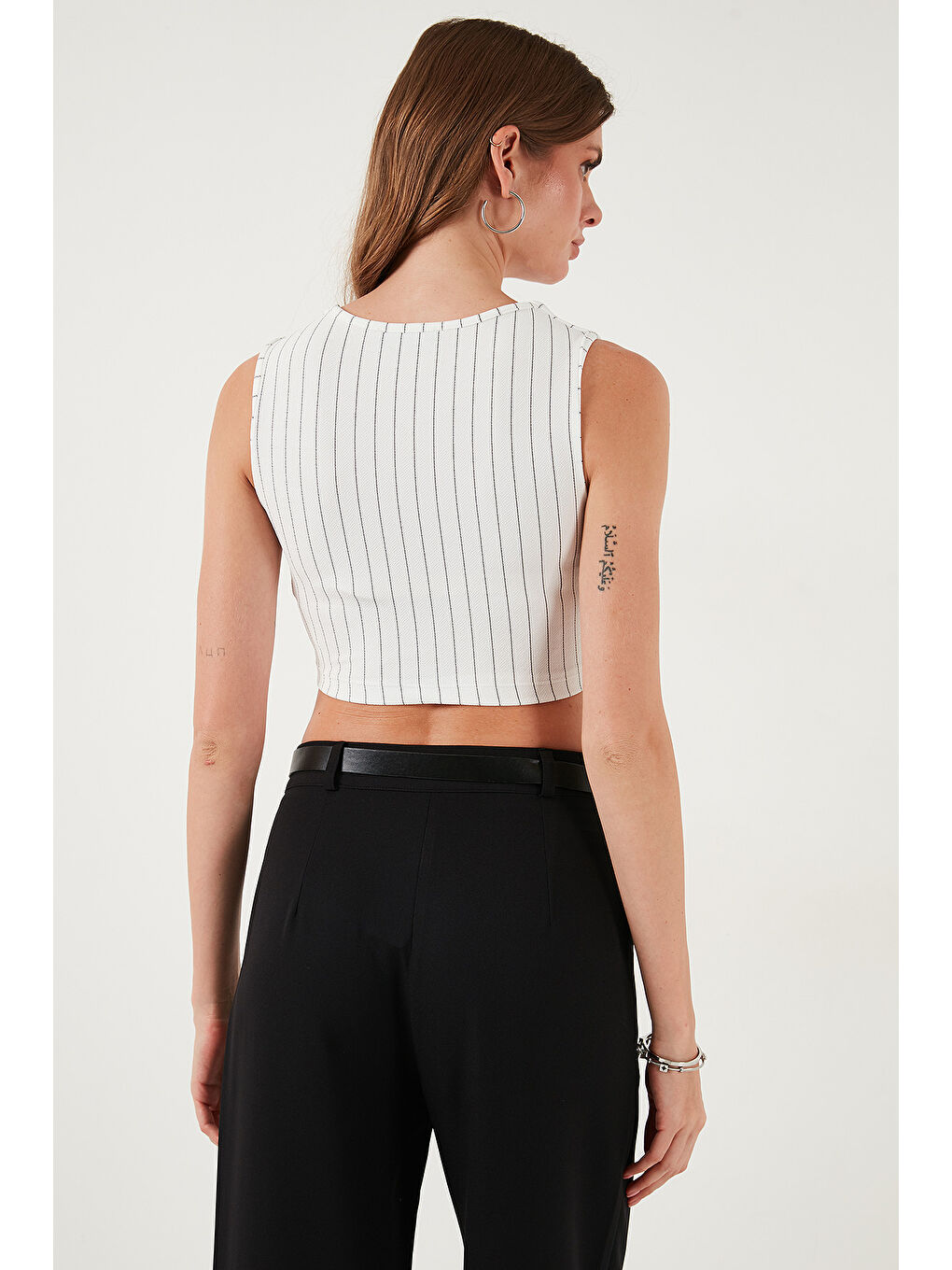 Siyah Slim Fit Kalp Yaka Düğmeli Kalın Askılı Kadın Crop Yelek 5865497-6