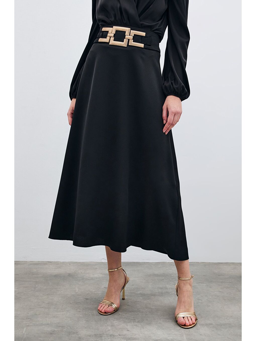 Bel Aksesuarlı Saten Krep Etek - Siyah-4