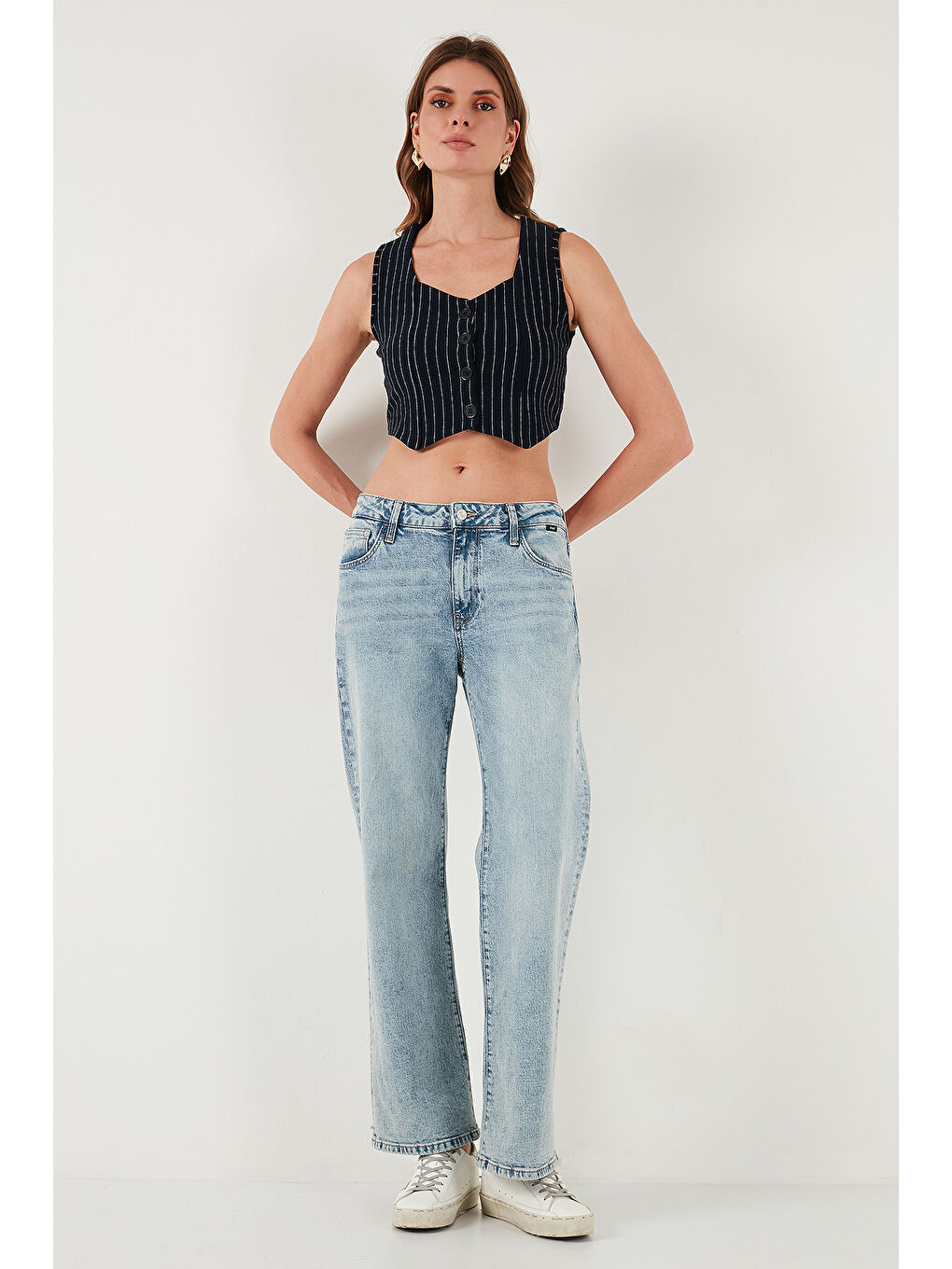 Lacivert Slim Fit Kalp Yaka Düğmeli Kalın Askılı Kadın Crop Yelek 5865497-1