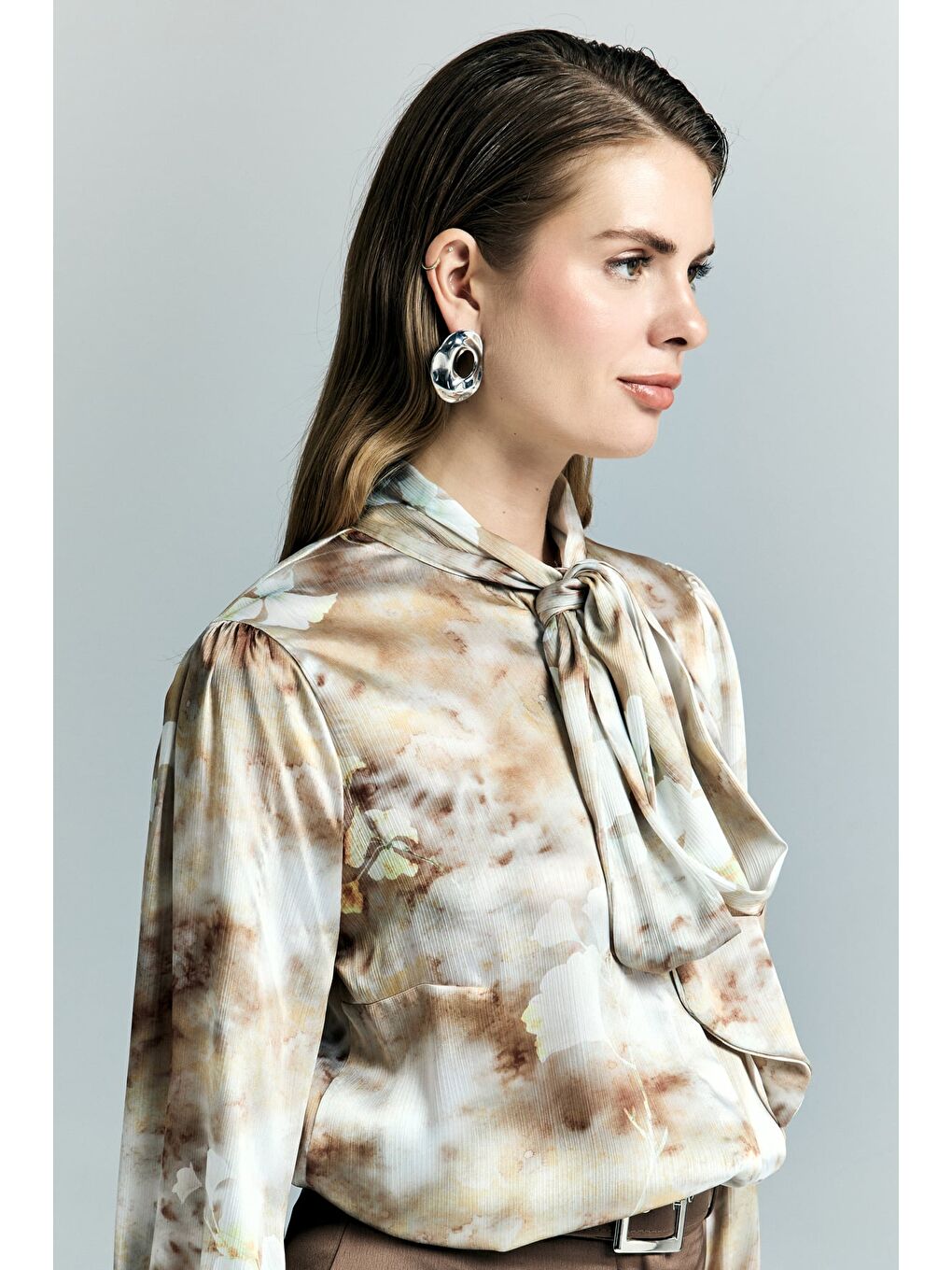 Kahverengi Desenli Fularlı Gömlek - Kahve-2