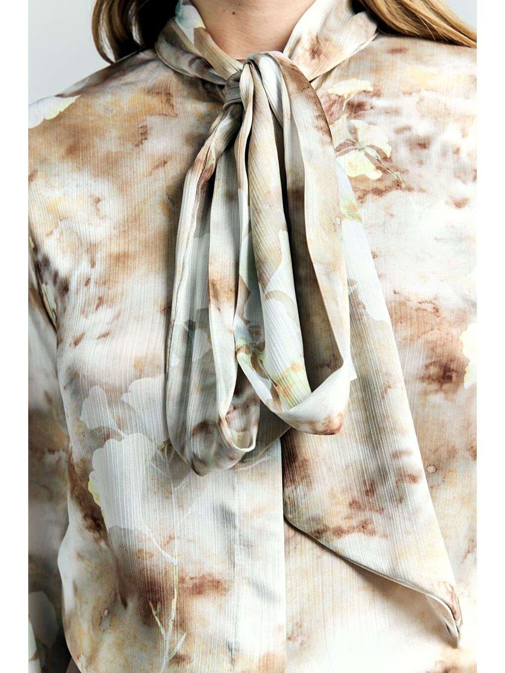 Kahverengi Desenli Fularlı Gömlek - Kahve-3