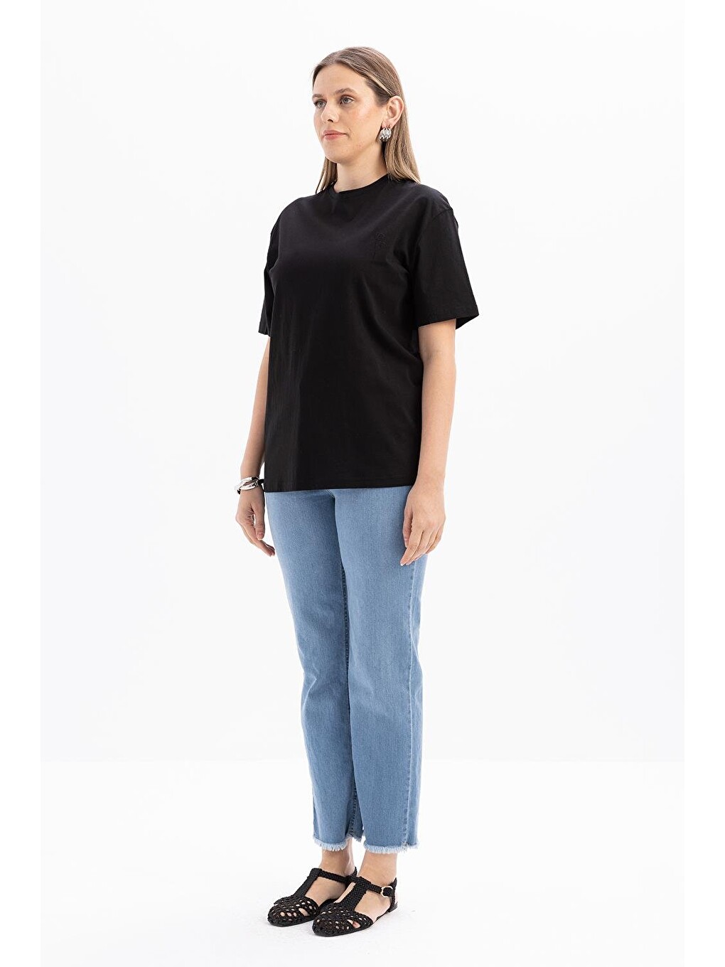 Siyah-kısa Kollu Nakış Detaylı Süprem Tshirt