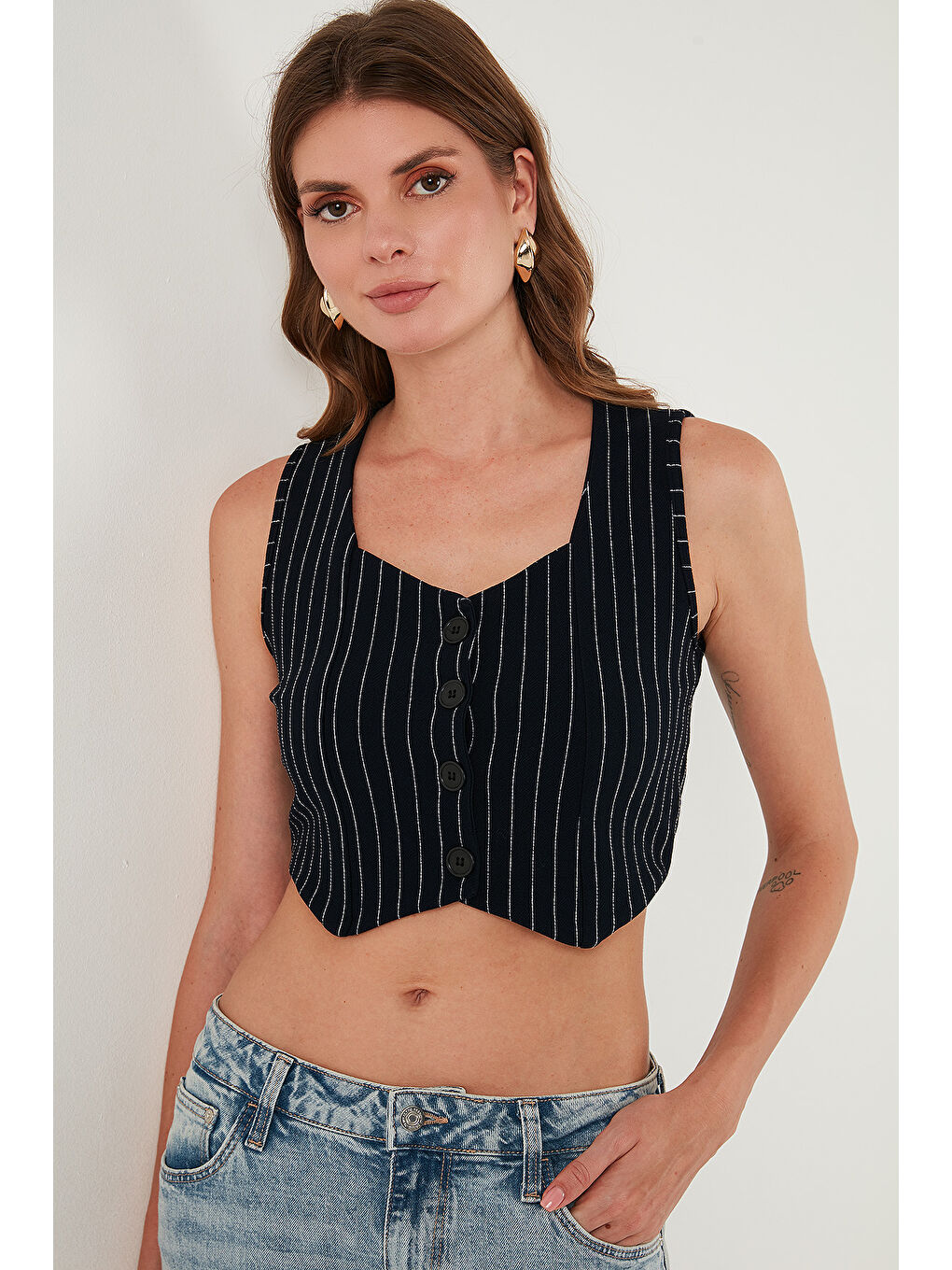 Lacivert Slim Fit Kalp Yaka Düğmeli Kalın Askılı Kadın Crop Yelek 5865497-4