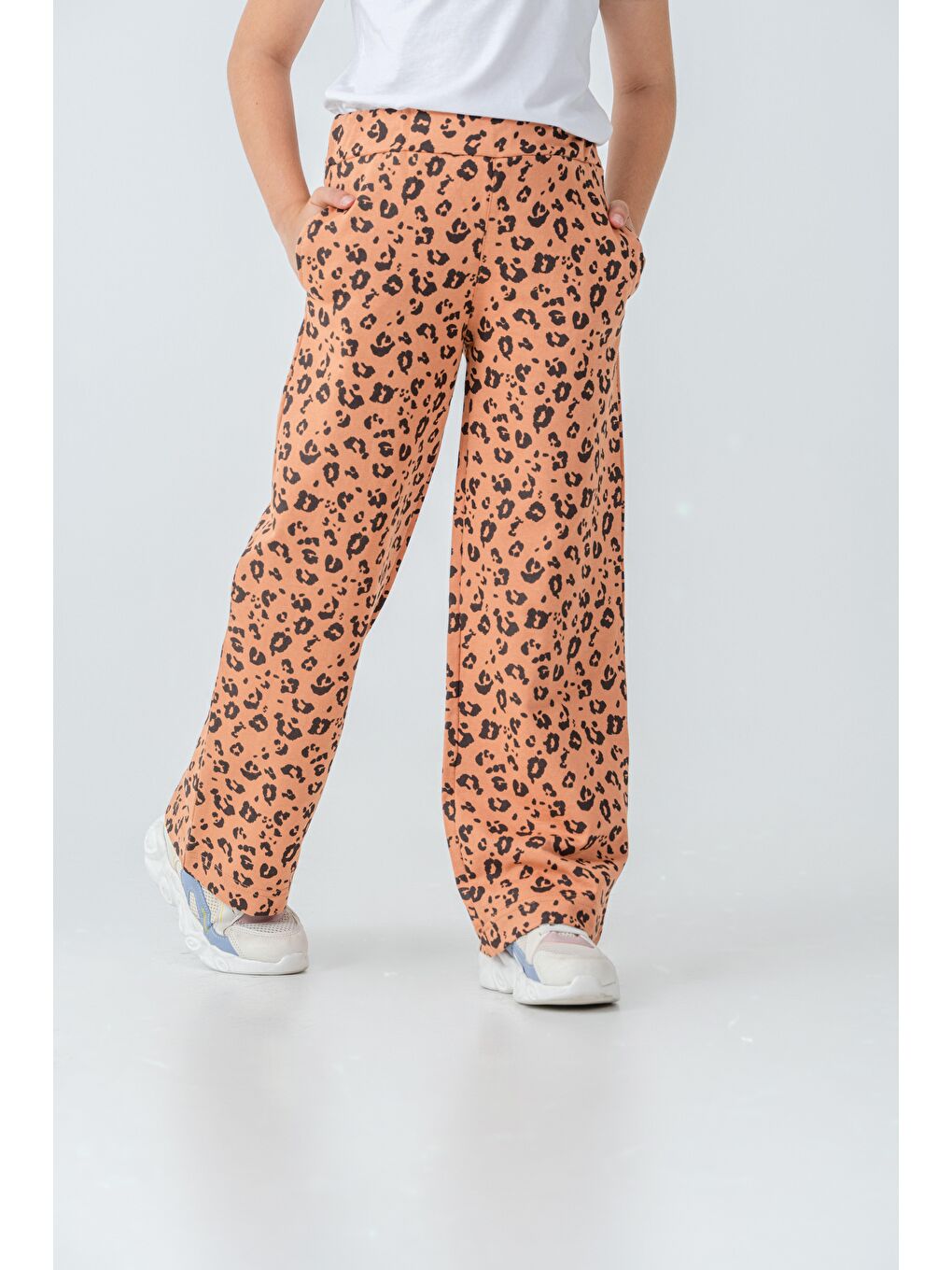 Kahverengi Tüm Alan Baskılı Kız Çocuk Eşofman Altı-1